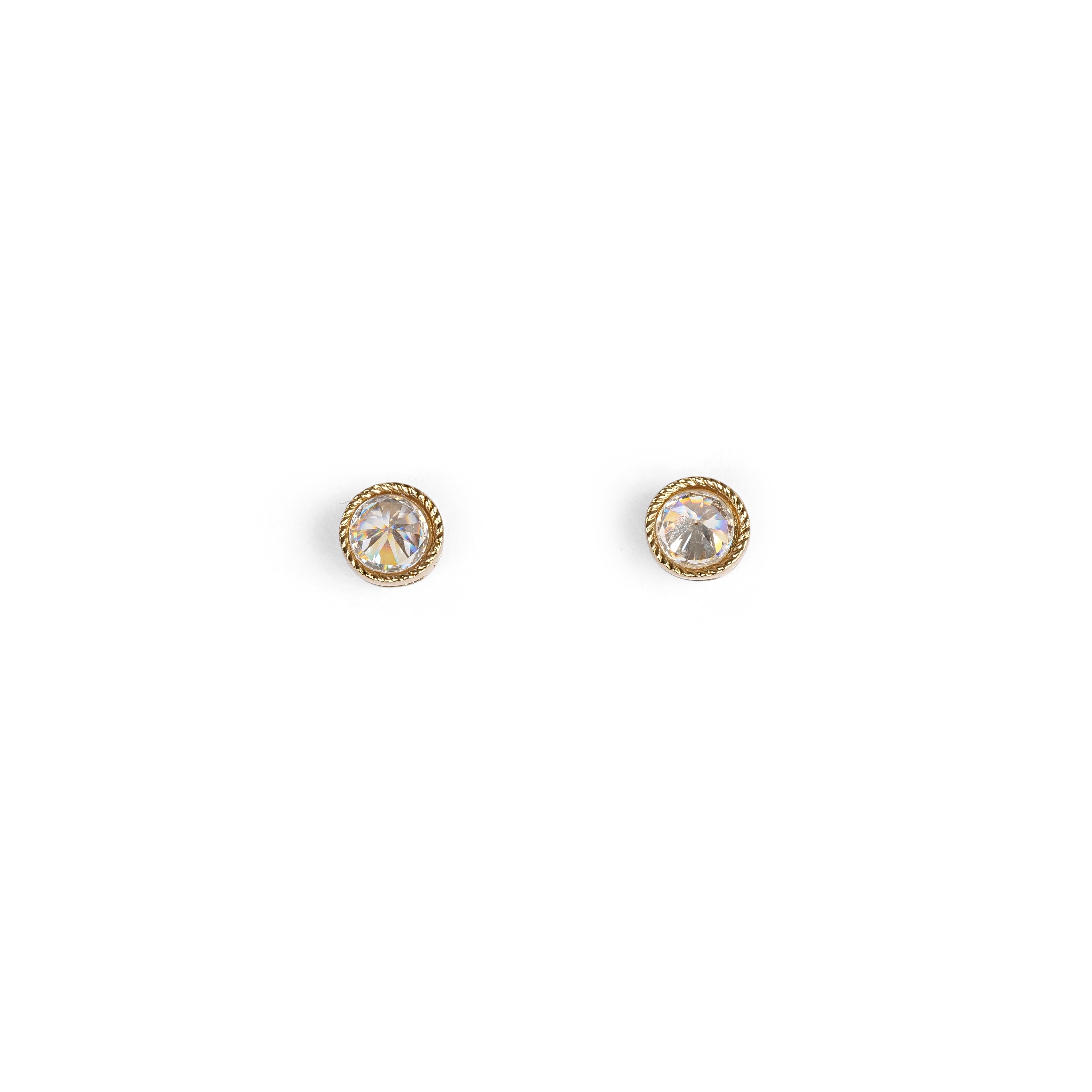 Lia 5mm Ear Studs in White