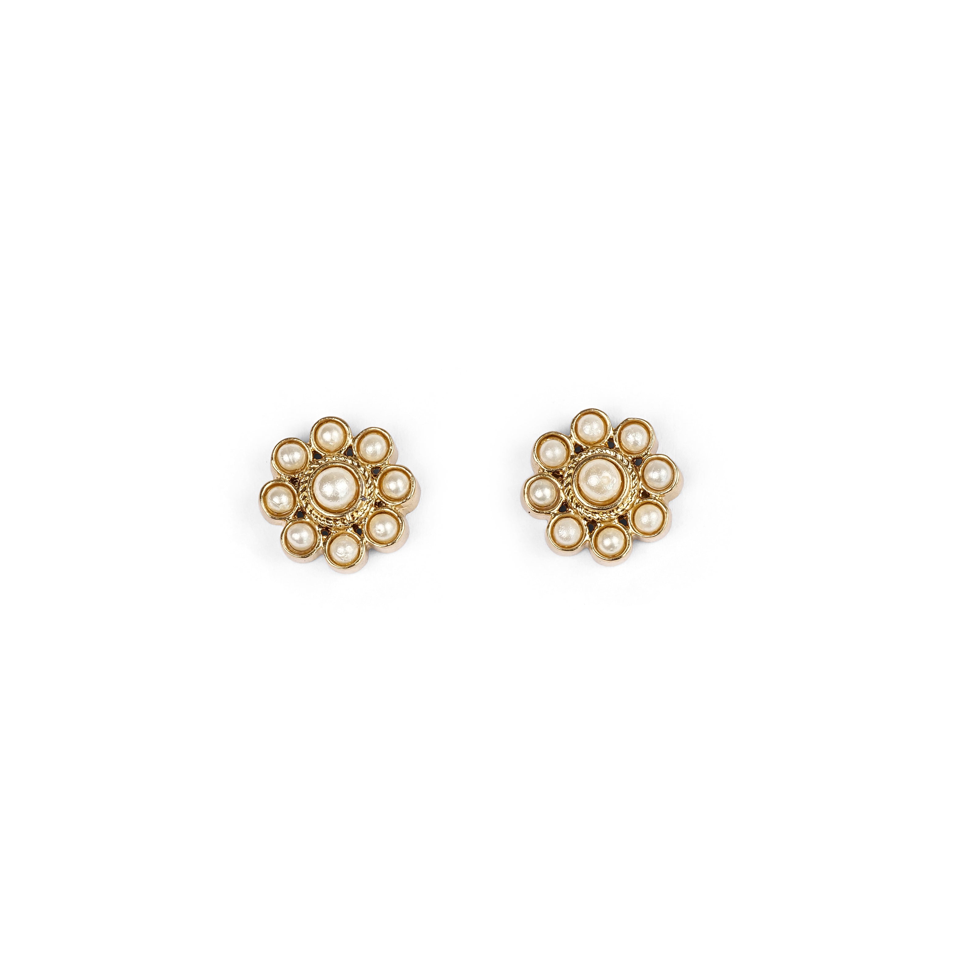 Frida Floral Earstuds in Pearl