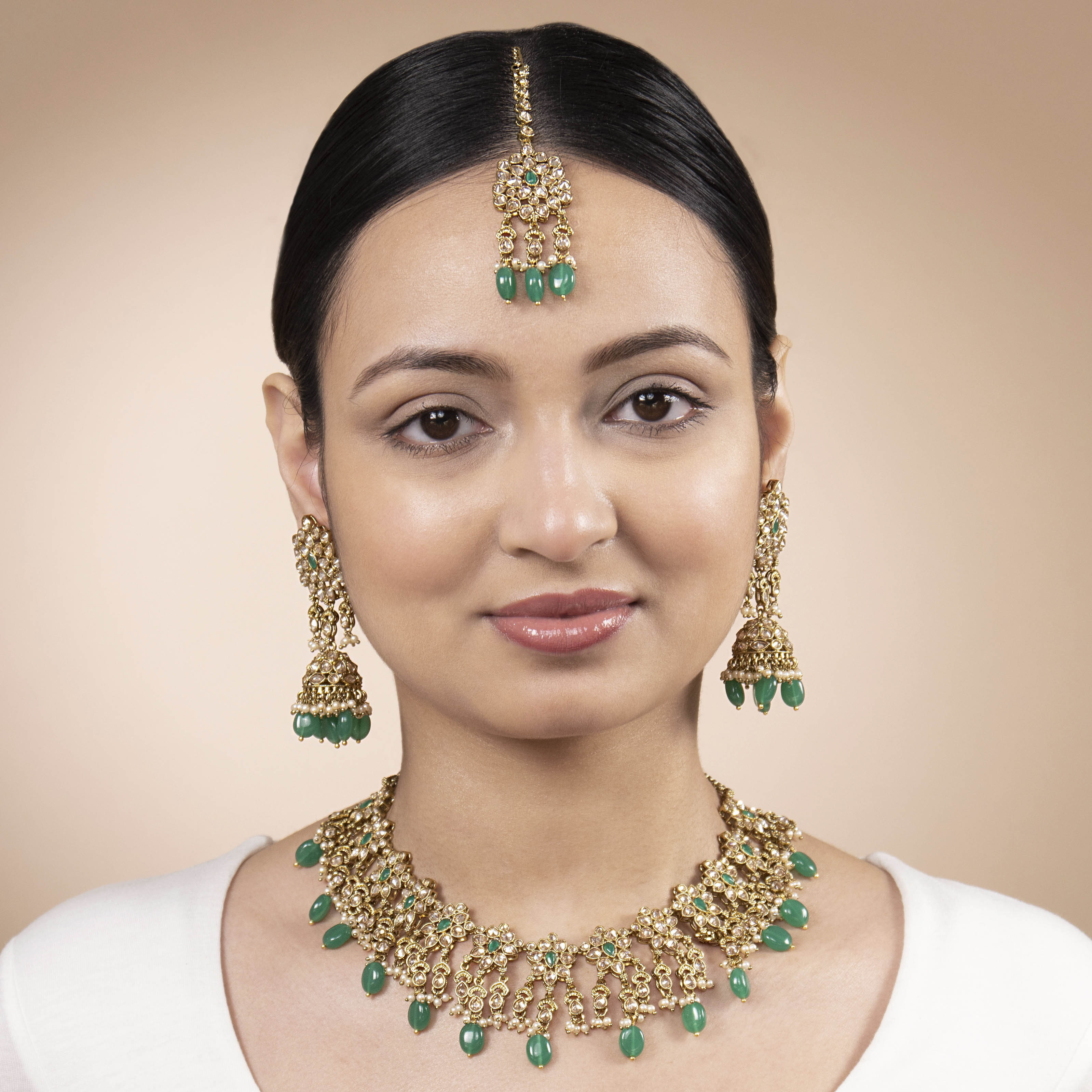 Niya Necklace Set in Emerald and Antique Gold