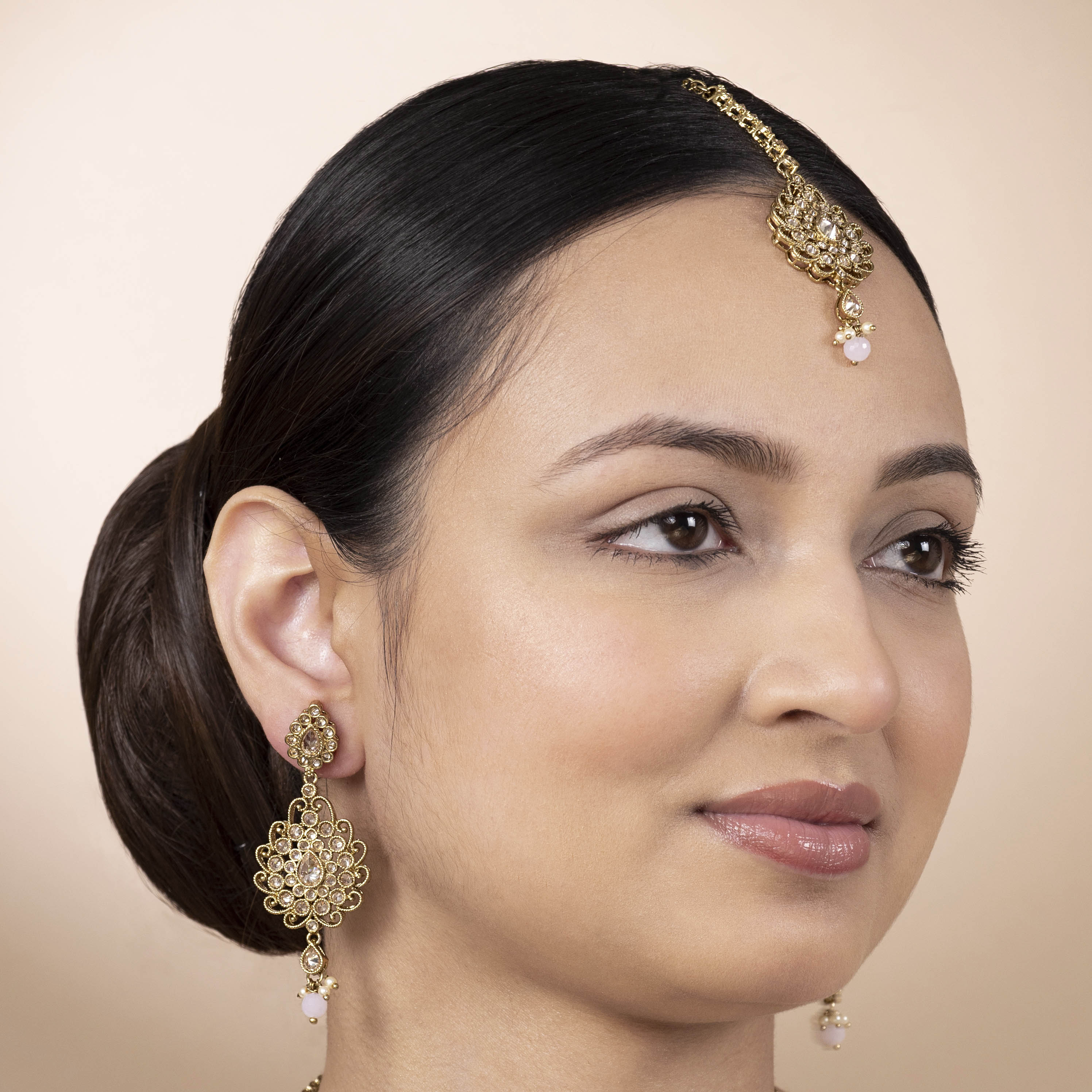 Aashvi Necklace Set in Light Pink