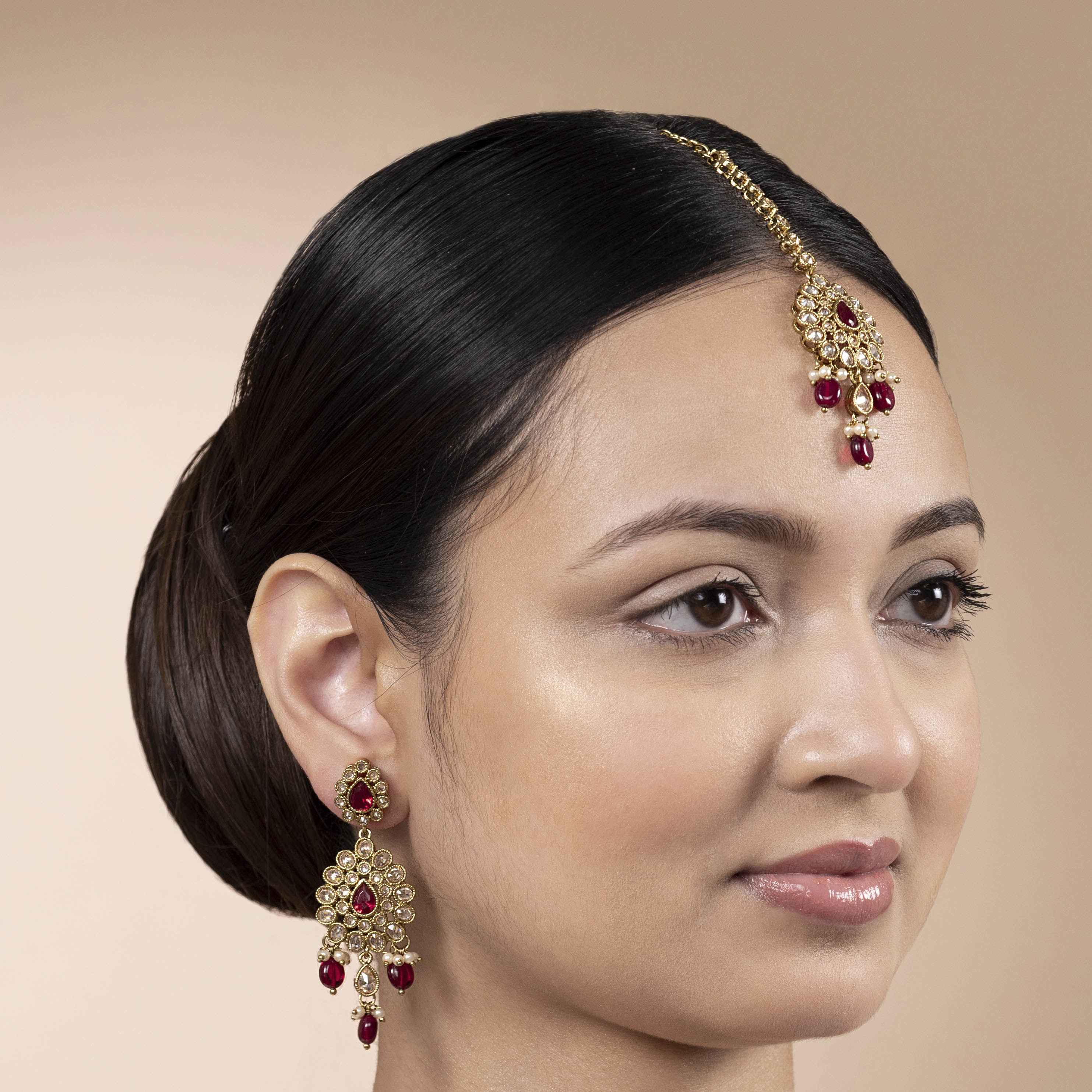 Nilima Necklace Set in Maroon