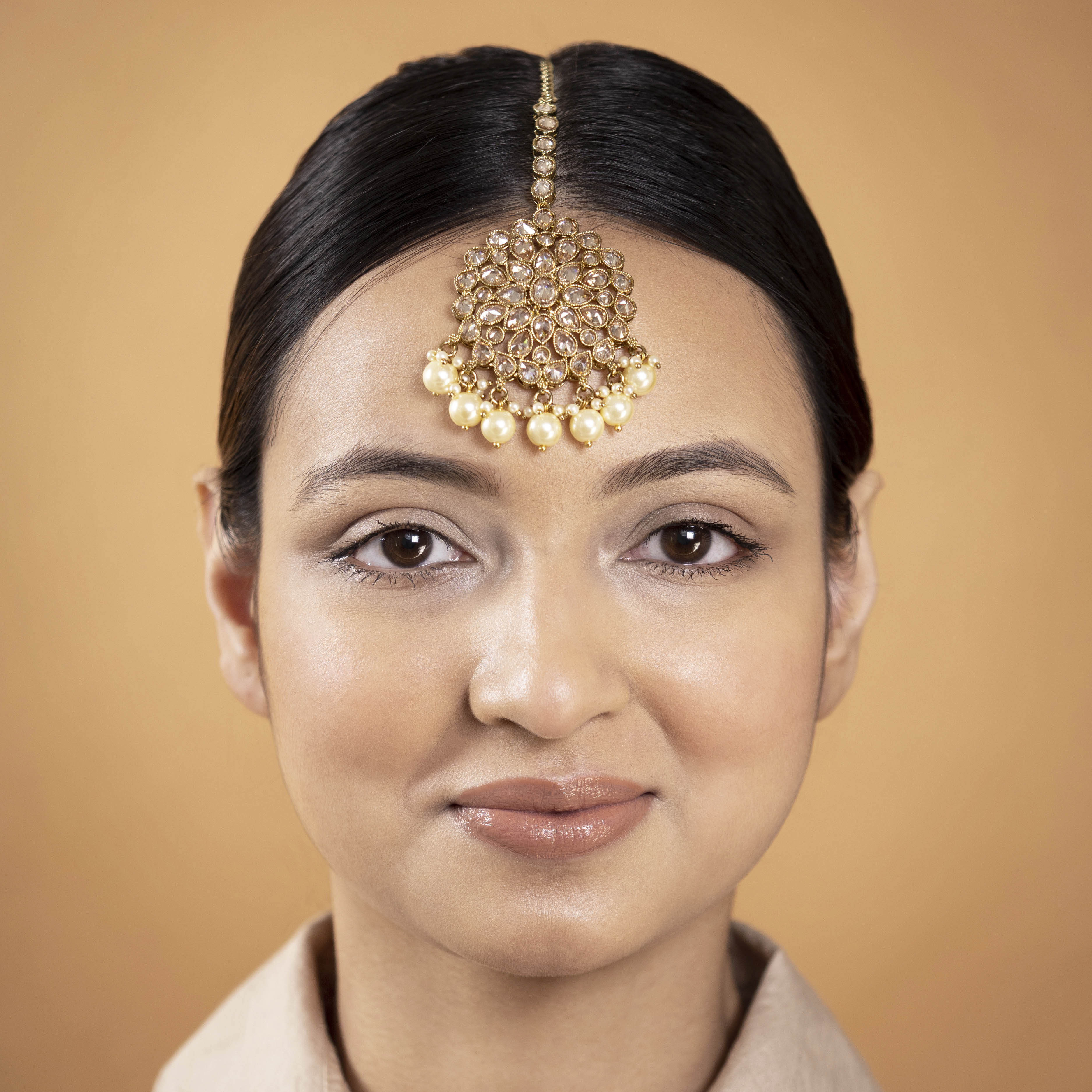 Shella Round Tikka in Pearl and Antique Gold