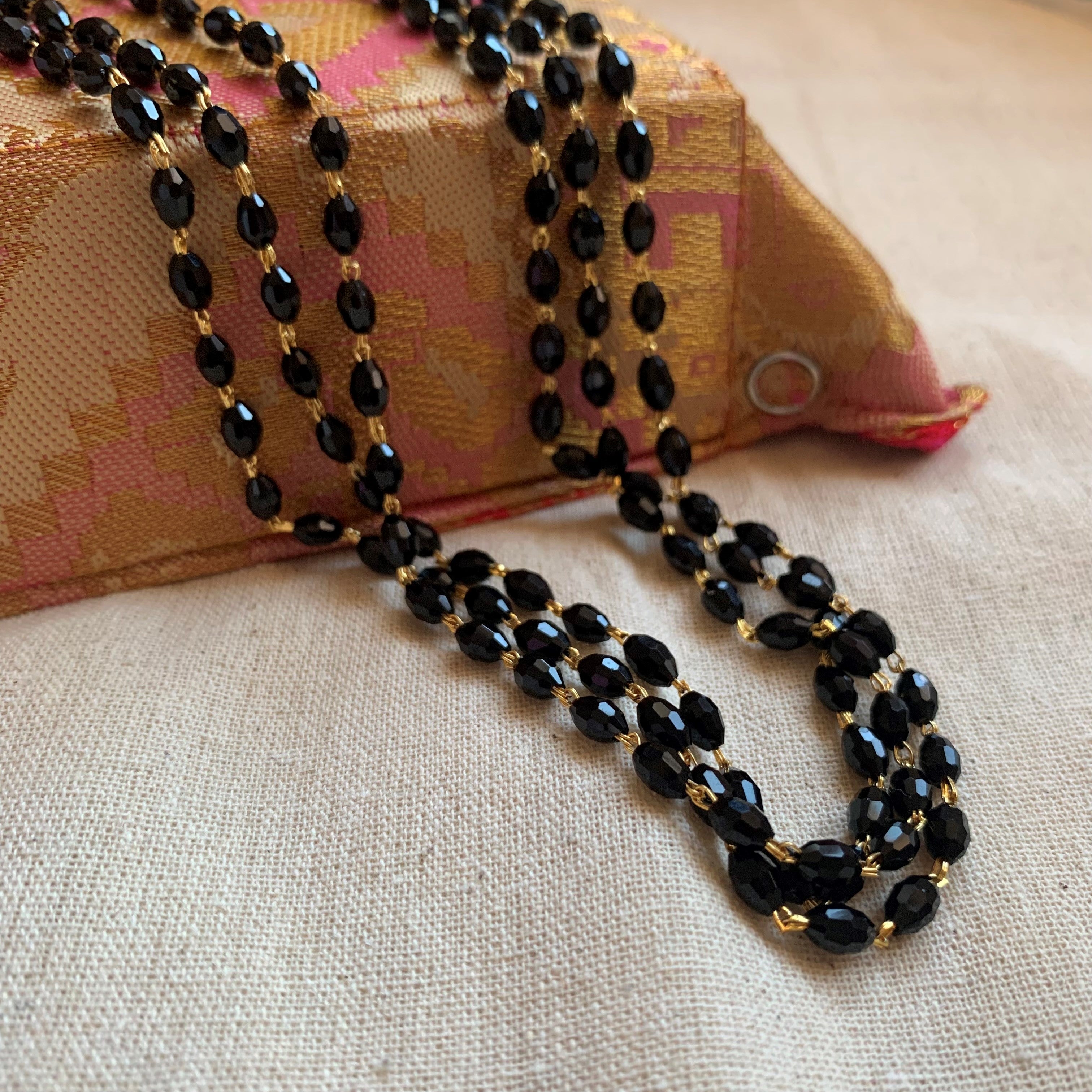 Beaded Necklace to Treasure in Black