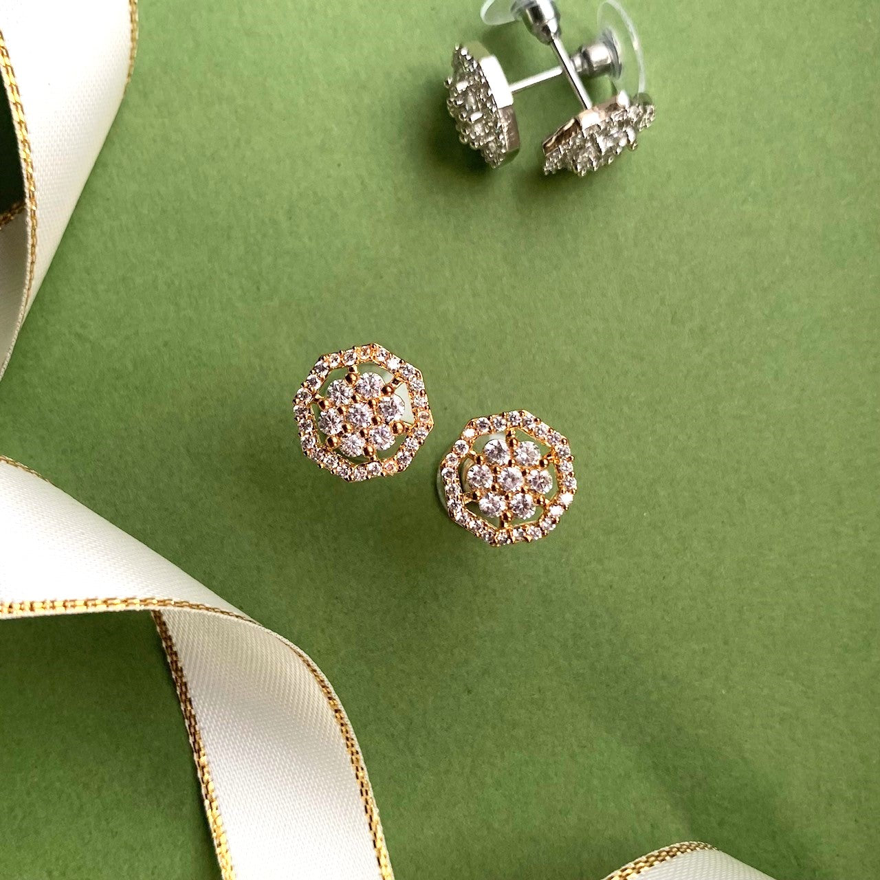 Halo Flora Ear Studs in Gold