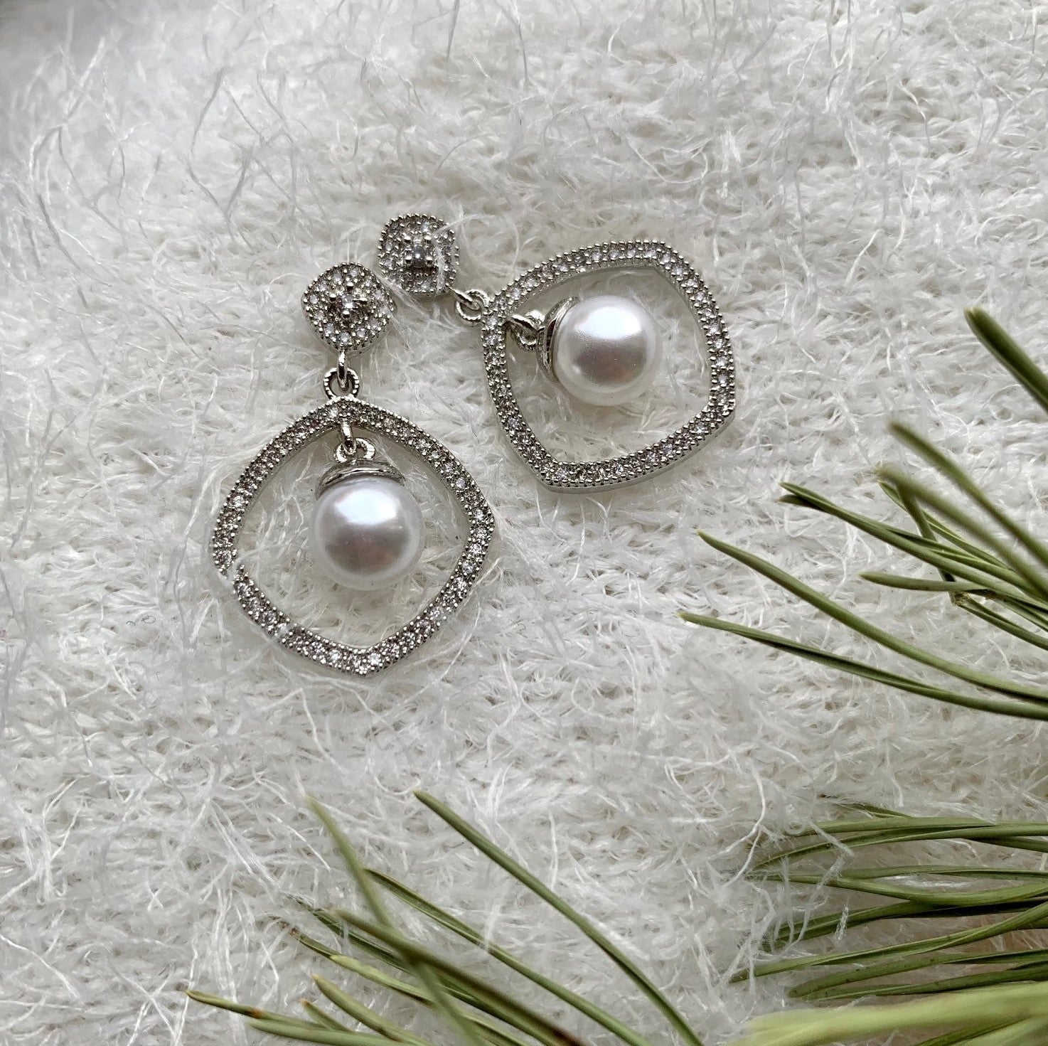 Shayna Cubic Zirconia Pearl Earrings in Rhodium