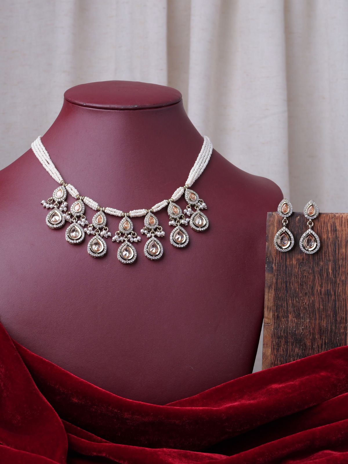 Akshara Kundan Necklace Set in Champagne