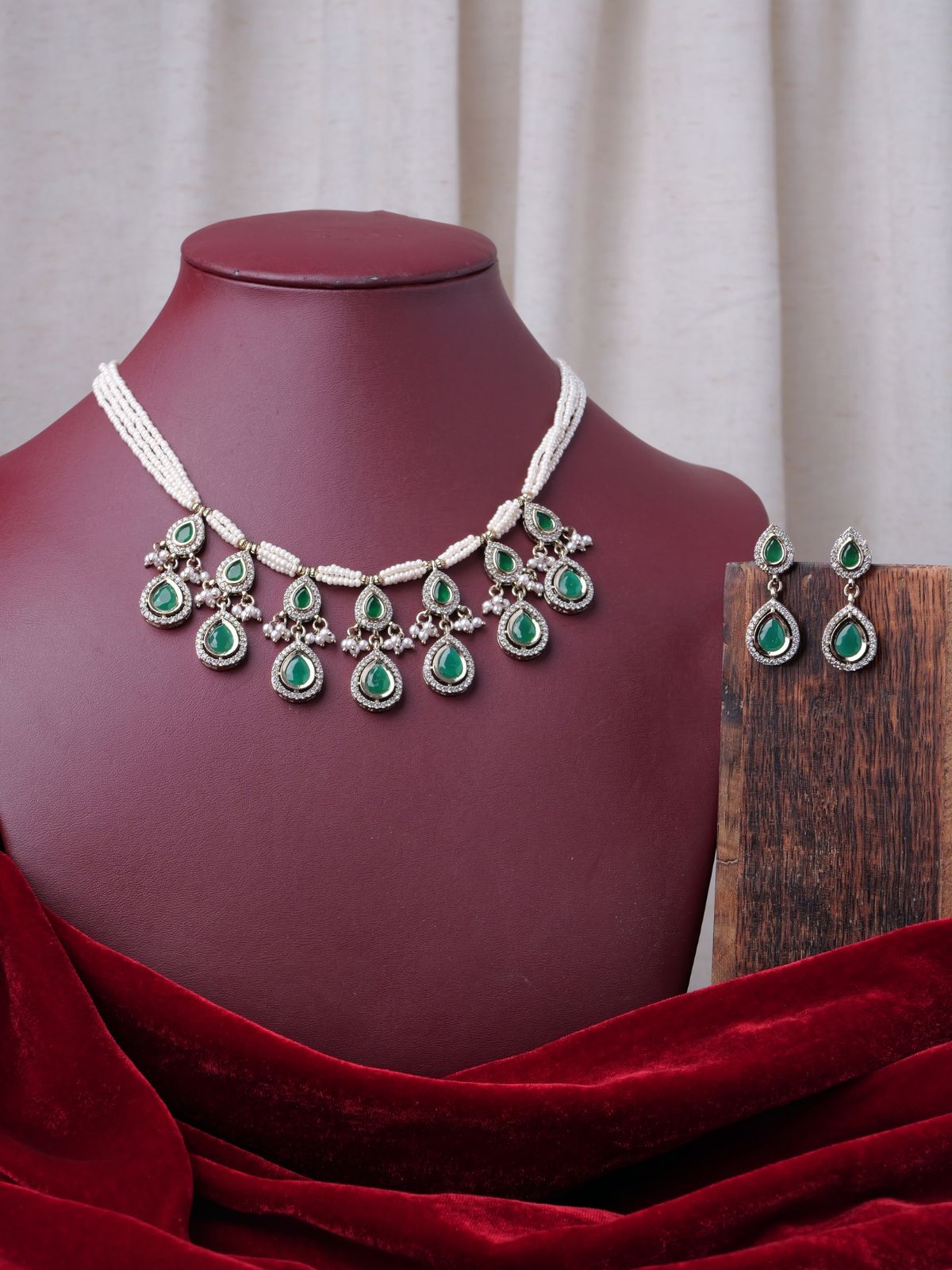 Akshara Kundan Necklace Set in Green
