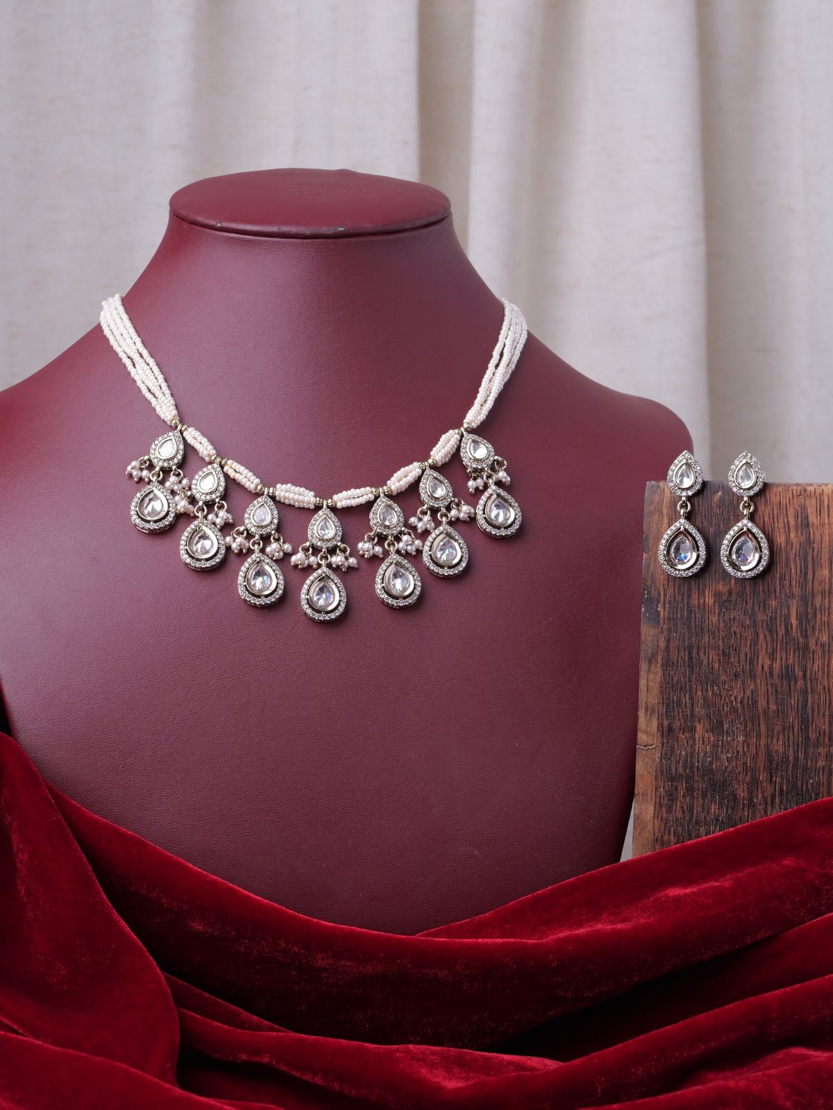 Akshara Kundan Necklace Set in White