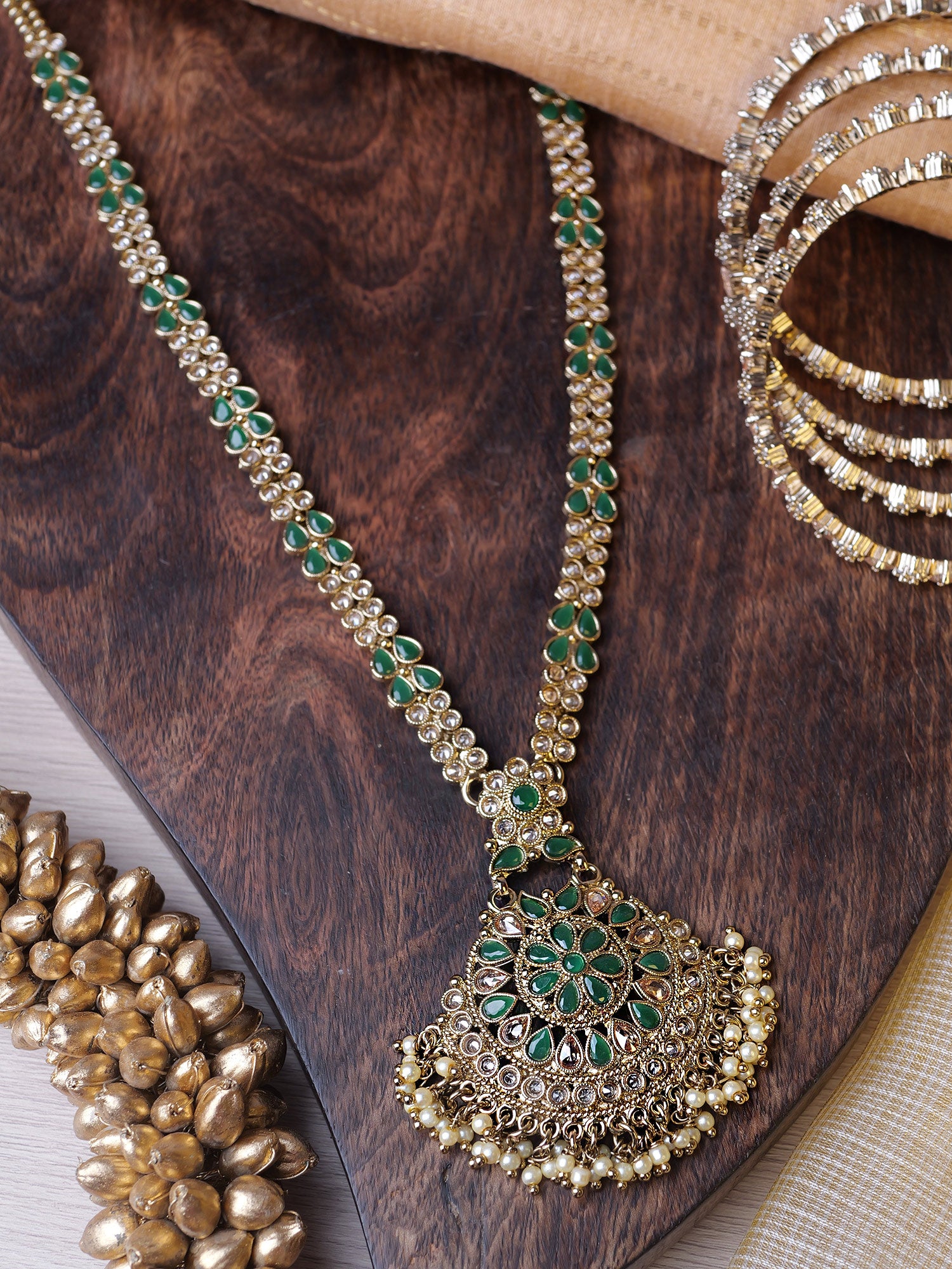 Amrani Rani Haar in Green and Antique Gold