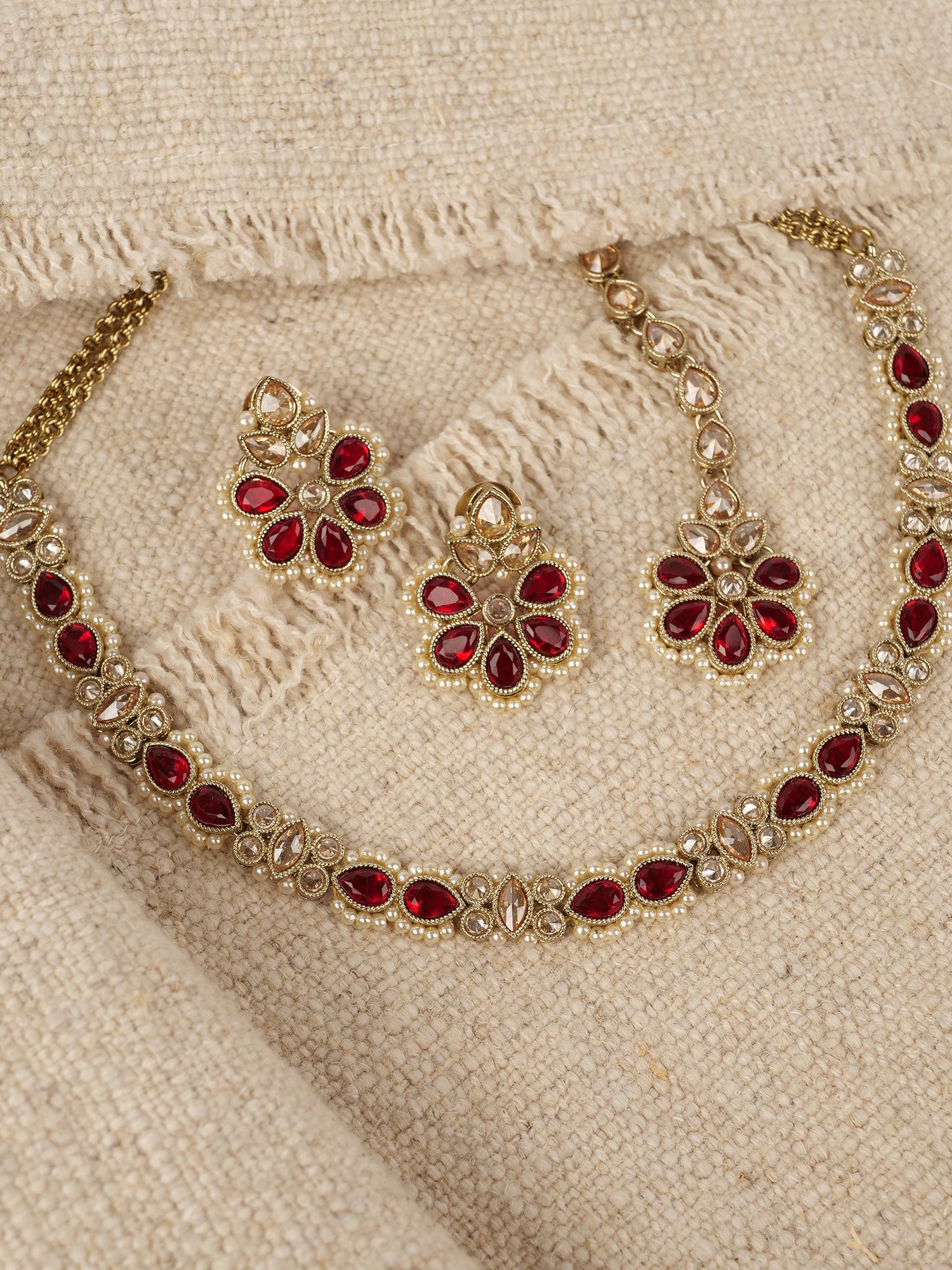 Anisha Simple Necklace Set in Maroon