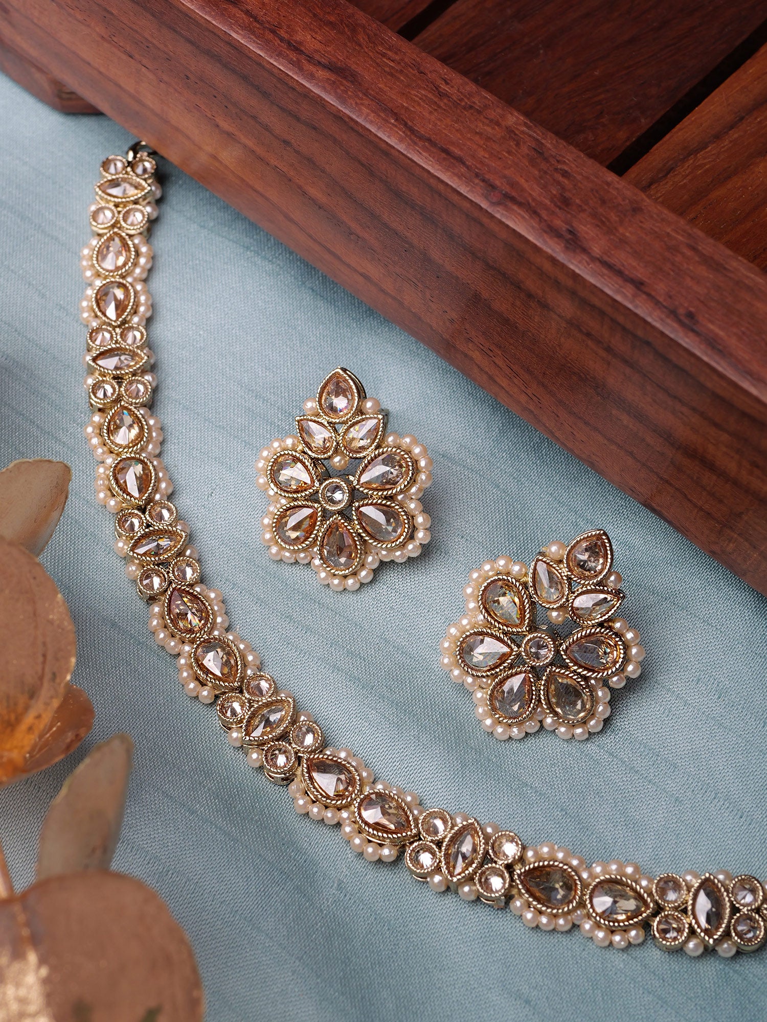 Anisha Simple Necklace Set in Champagne