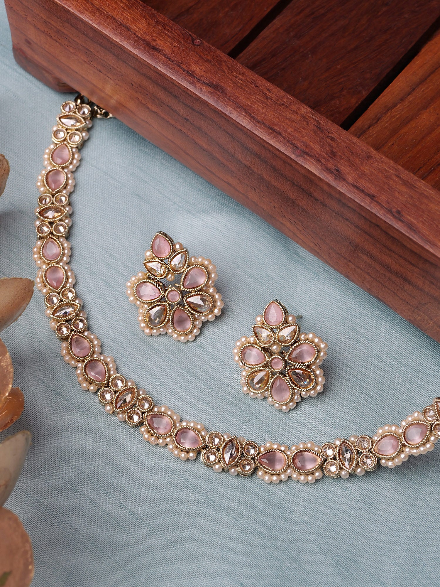 Anisha Simple Necklace Set in Light Pink