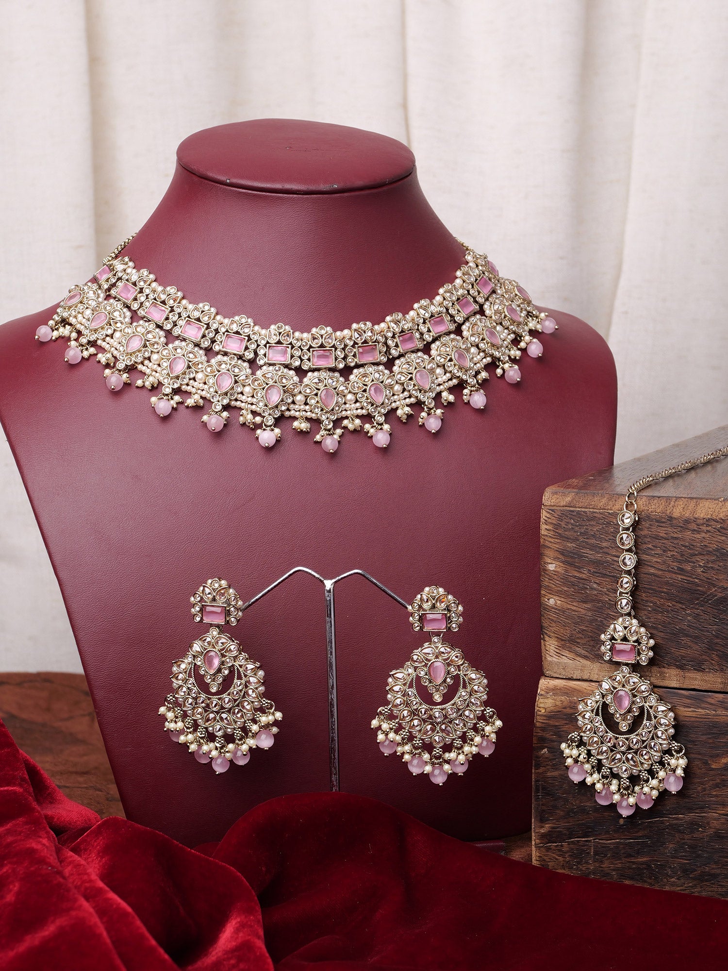 Anoushka Necklace Set in Light Pink and Antique Gold