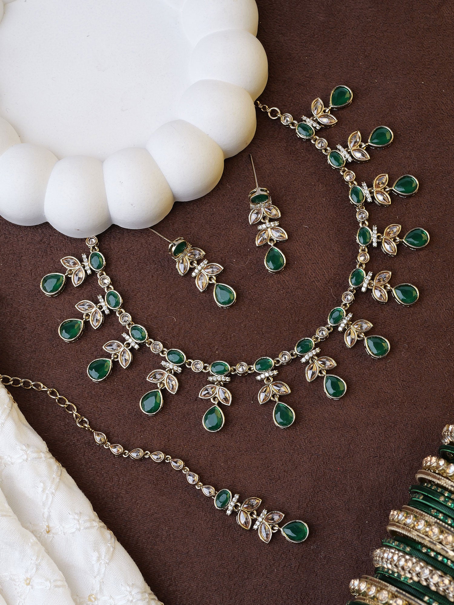 Anushka Necklace Set in Green and Antique Gold
