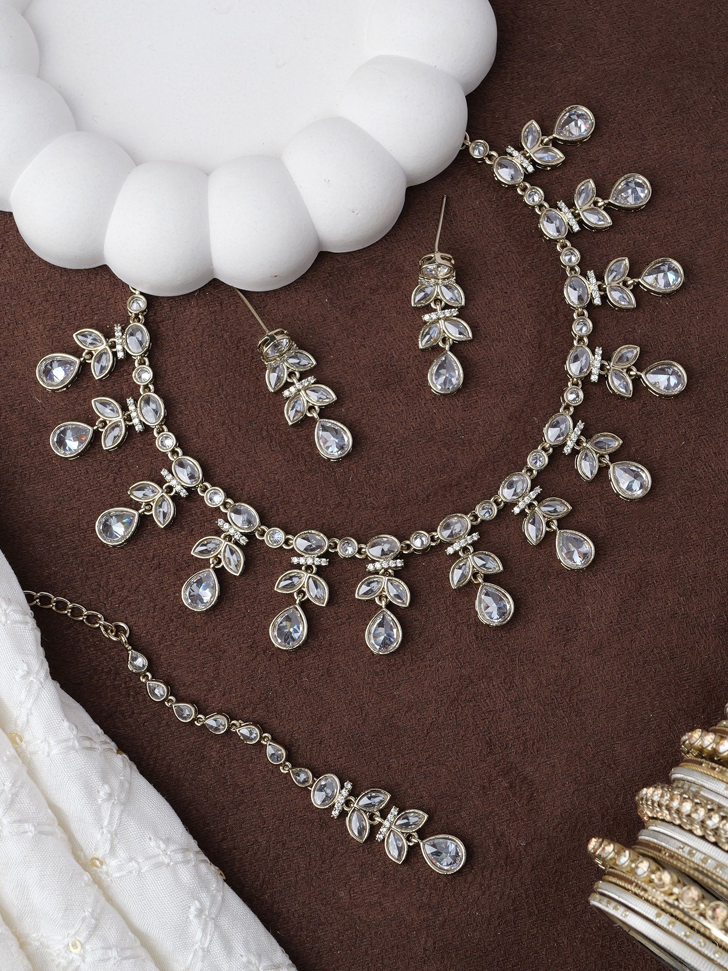 Anushka Necklace Set in White and Antique Gold