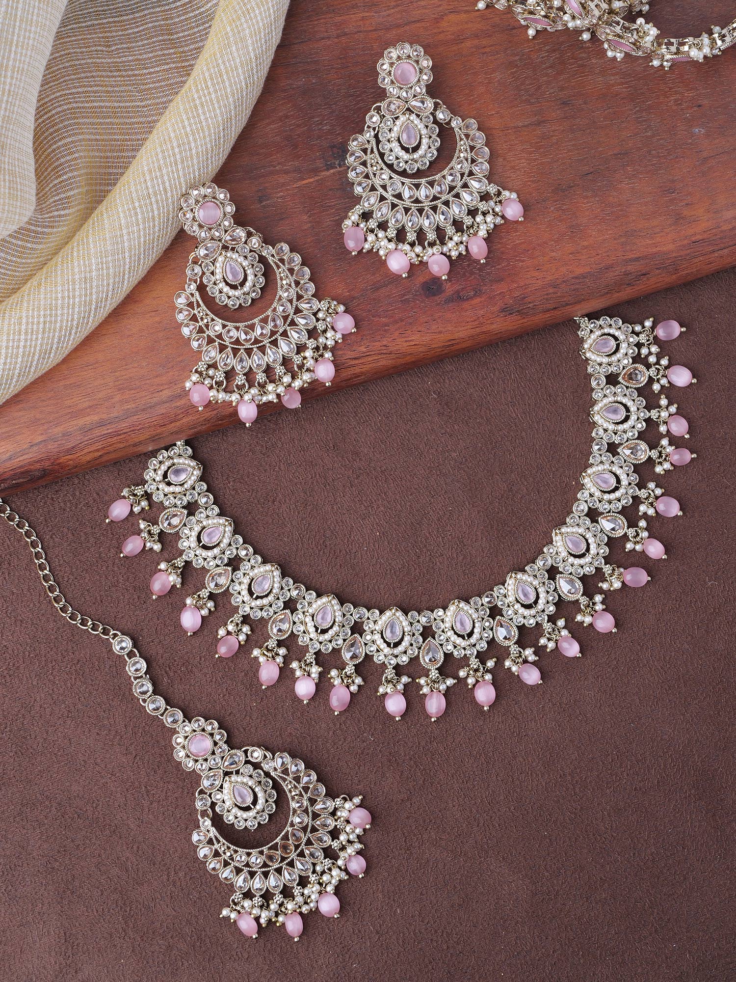 Avira Pearl Necklace Set in Light Pink