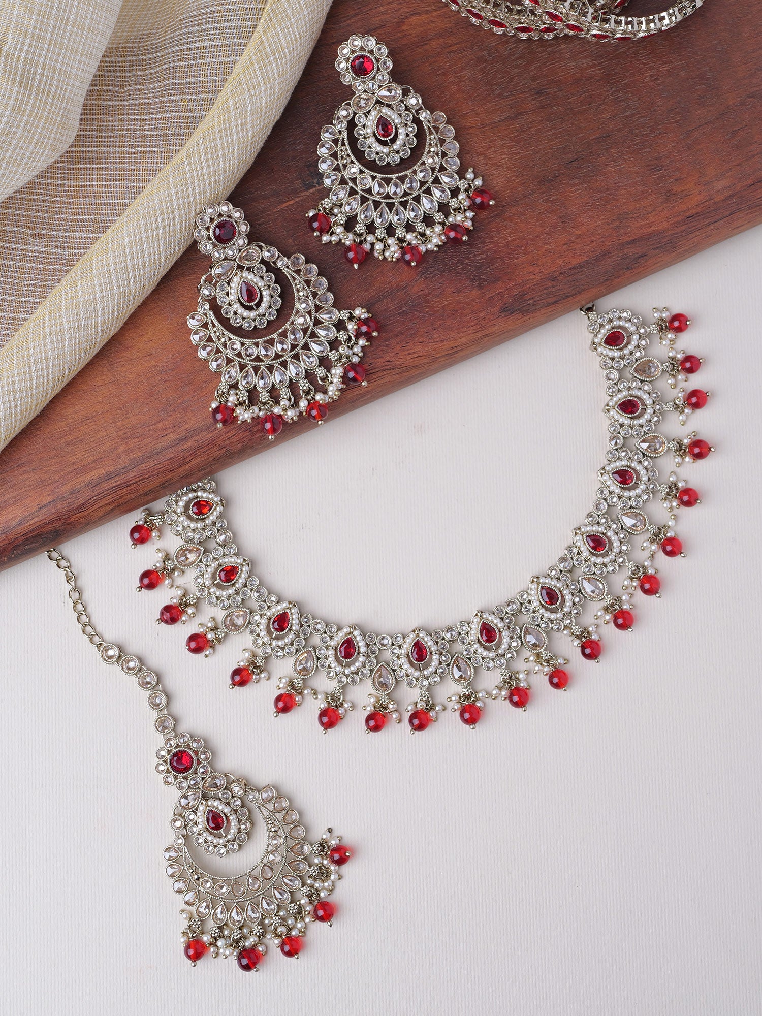 Avira Pearl Necklace Set in Maroon