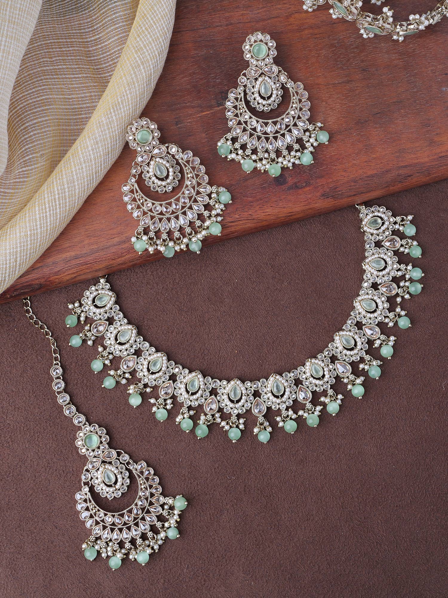 Avira Pearl Necklace Set in Mint