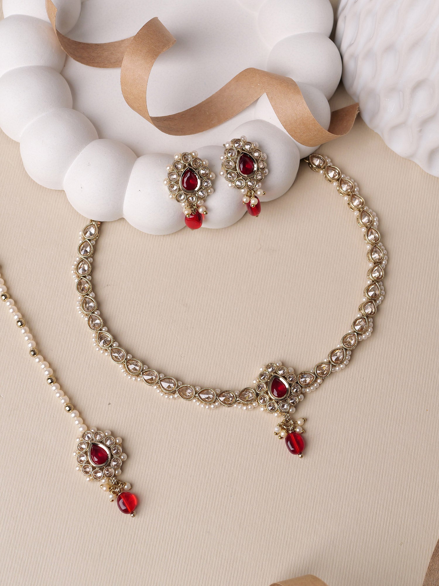 Avisha Simple Necklace Set in Maroon