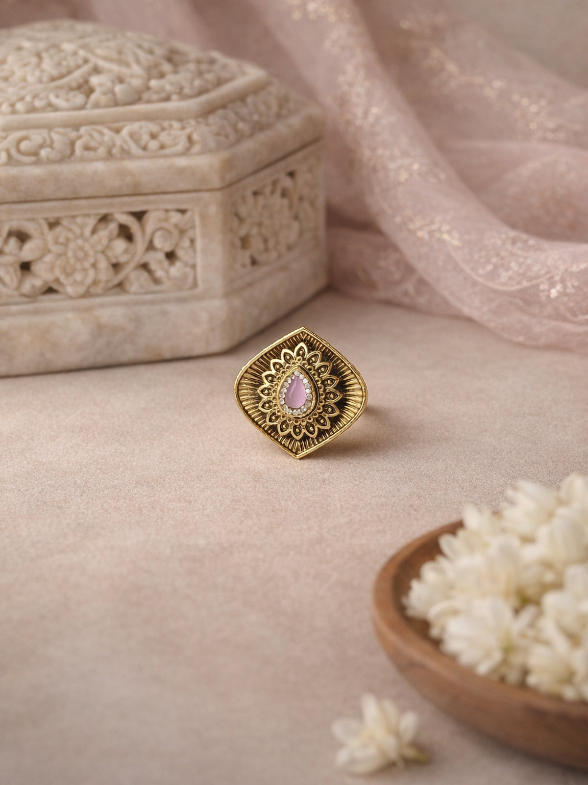 Devika Classic Ring in Light Pink 