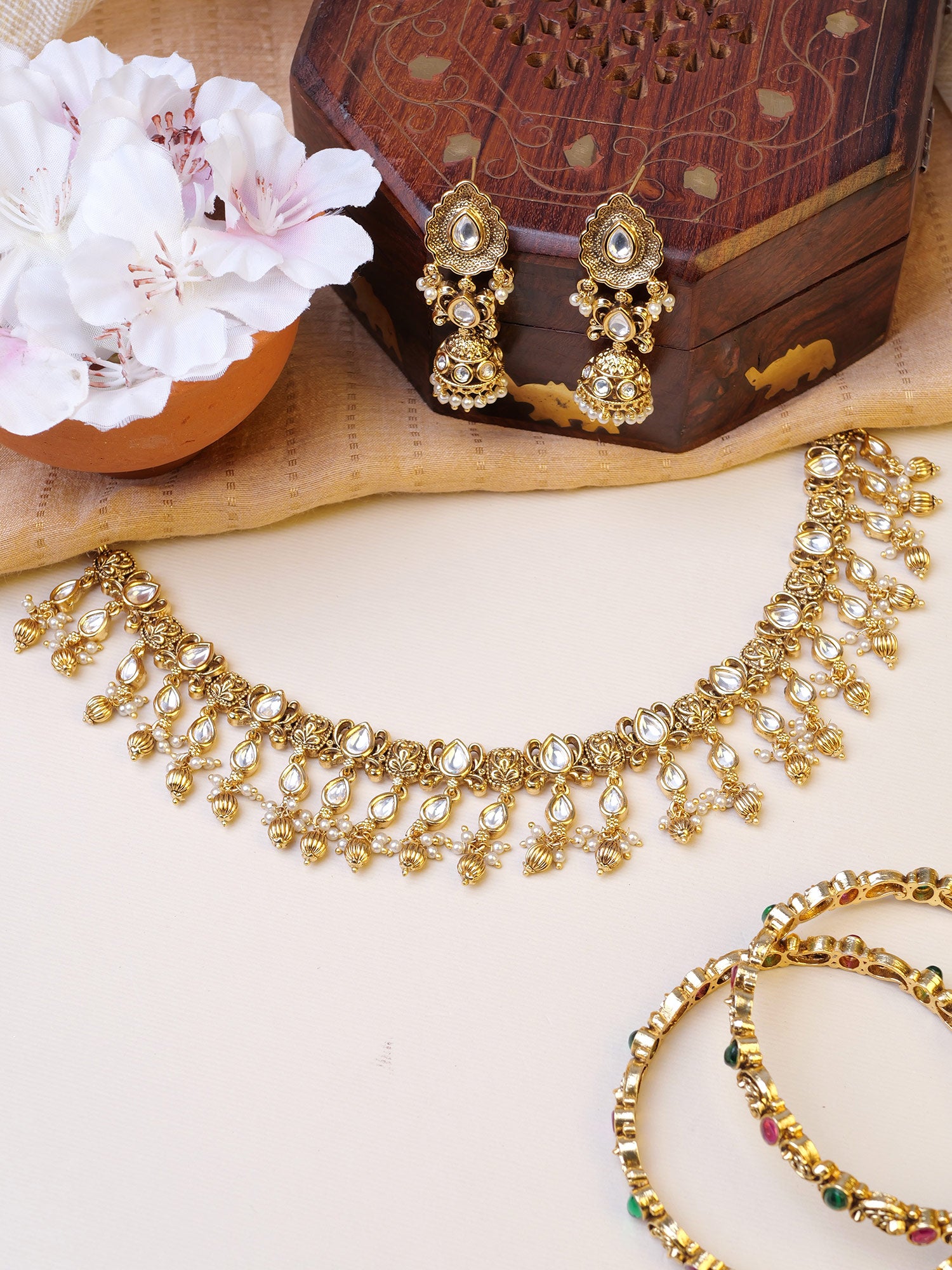 Devira Kundan Necklace Set in White