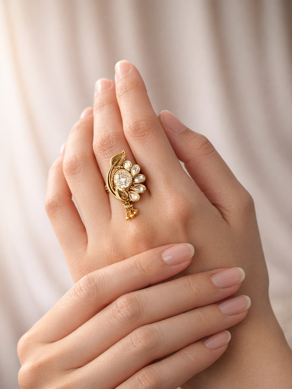 Dilara Classic Ring in White 