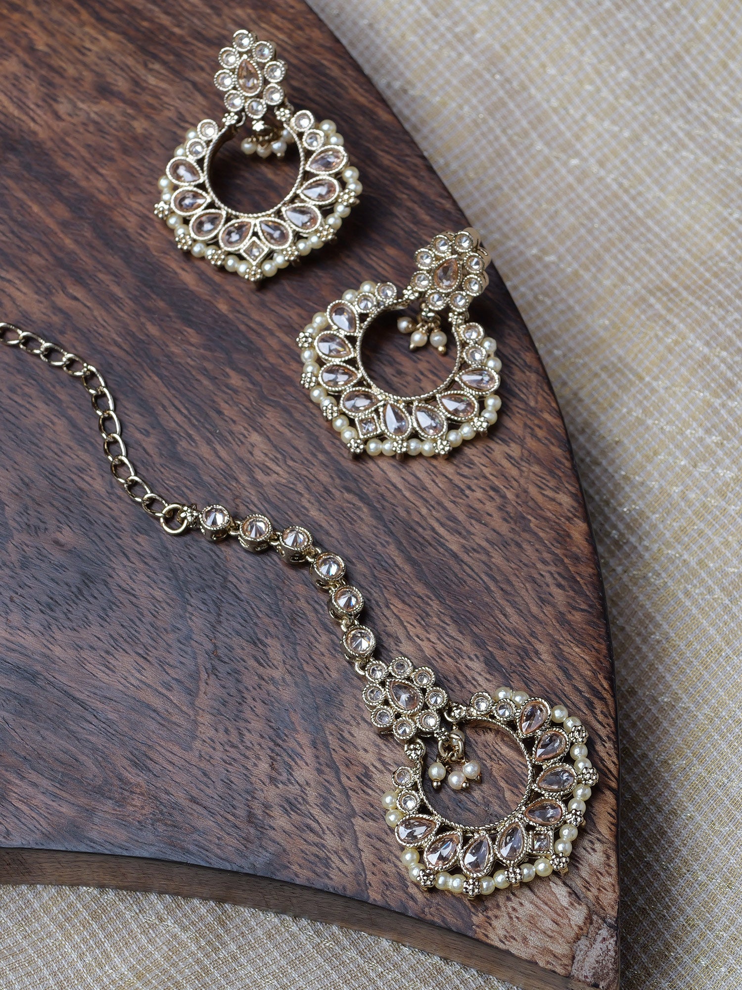 Ethnic Bead-Edge Earrings in Pearl