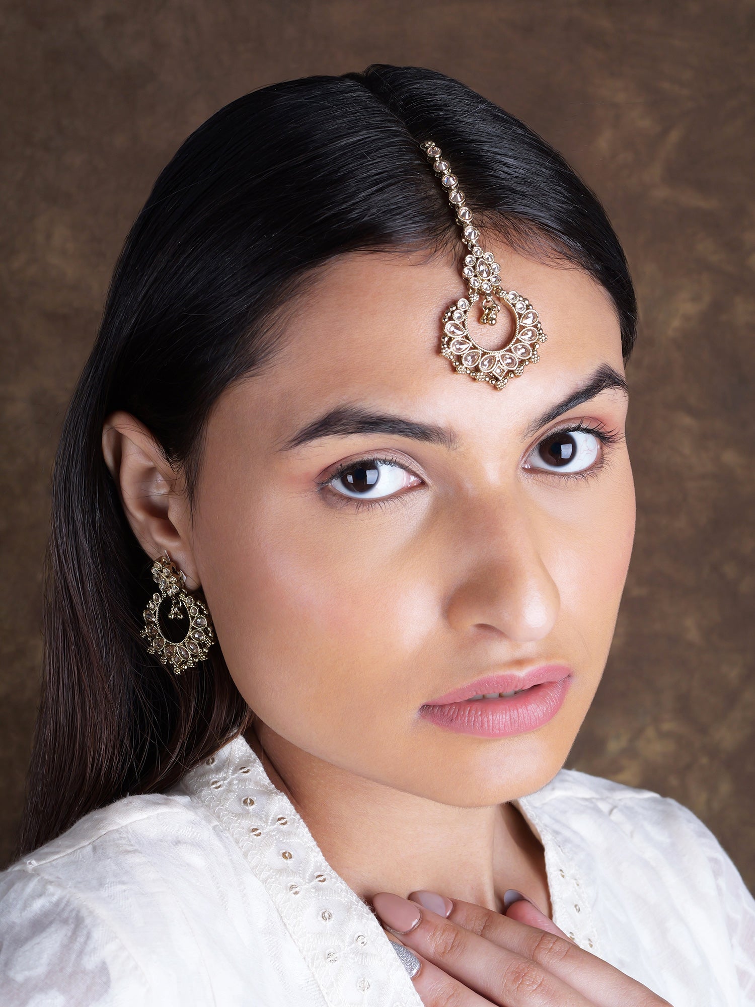 Ethnic Bead-Edge Earrings in Gold Bead