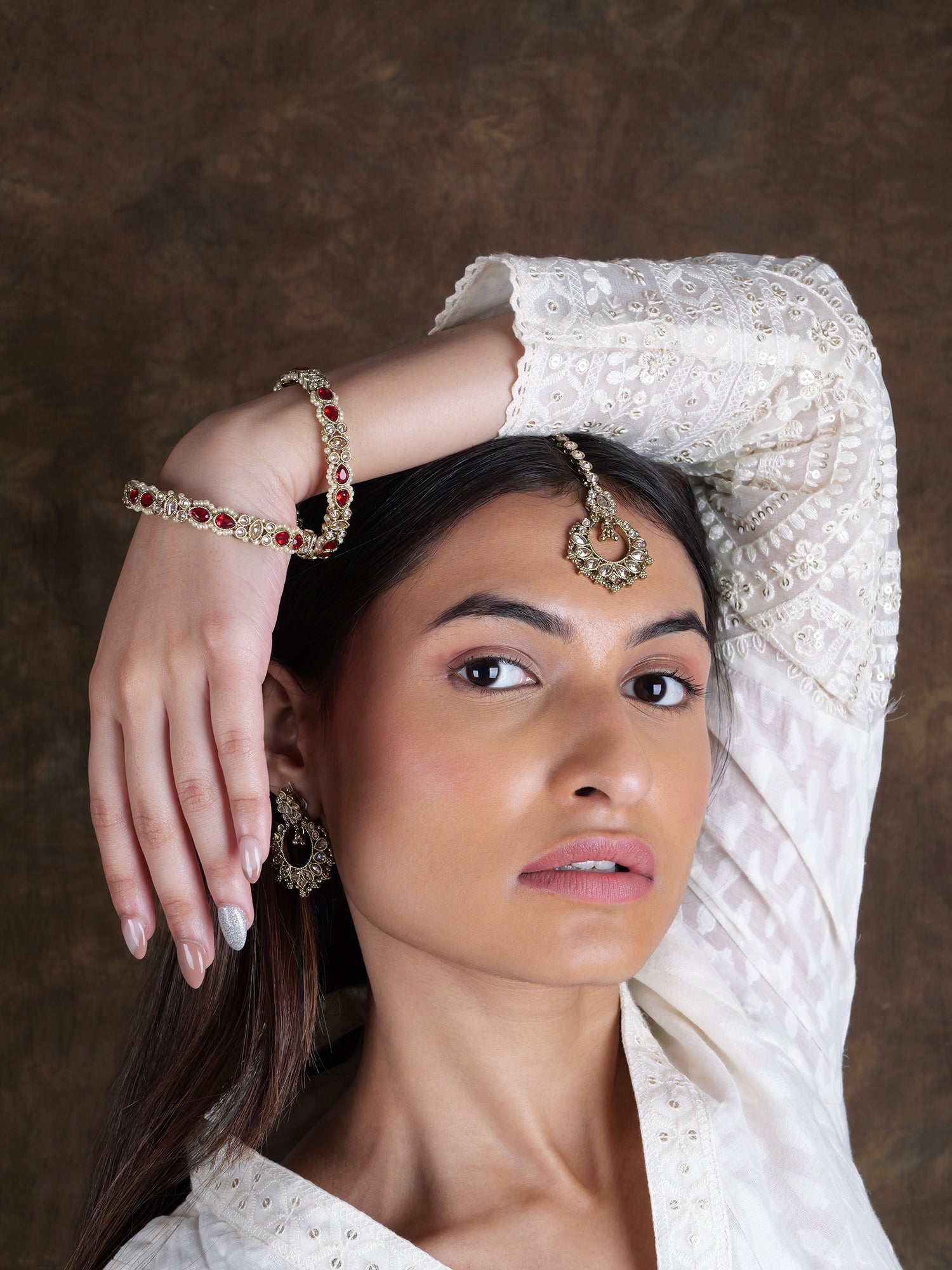 Ethnic Bead-Edge Maang Tikka in Gold Bead