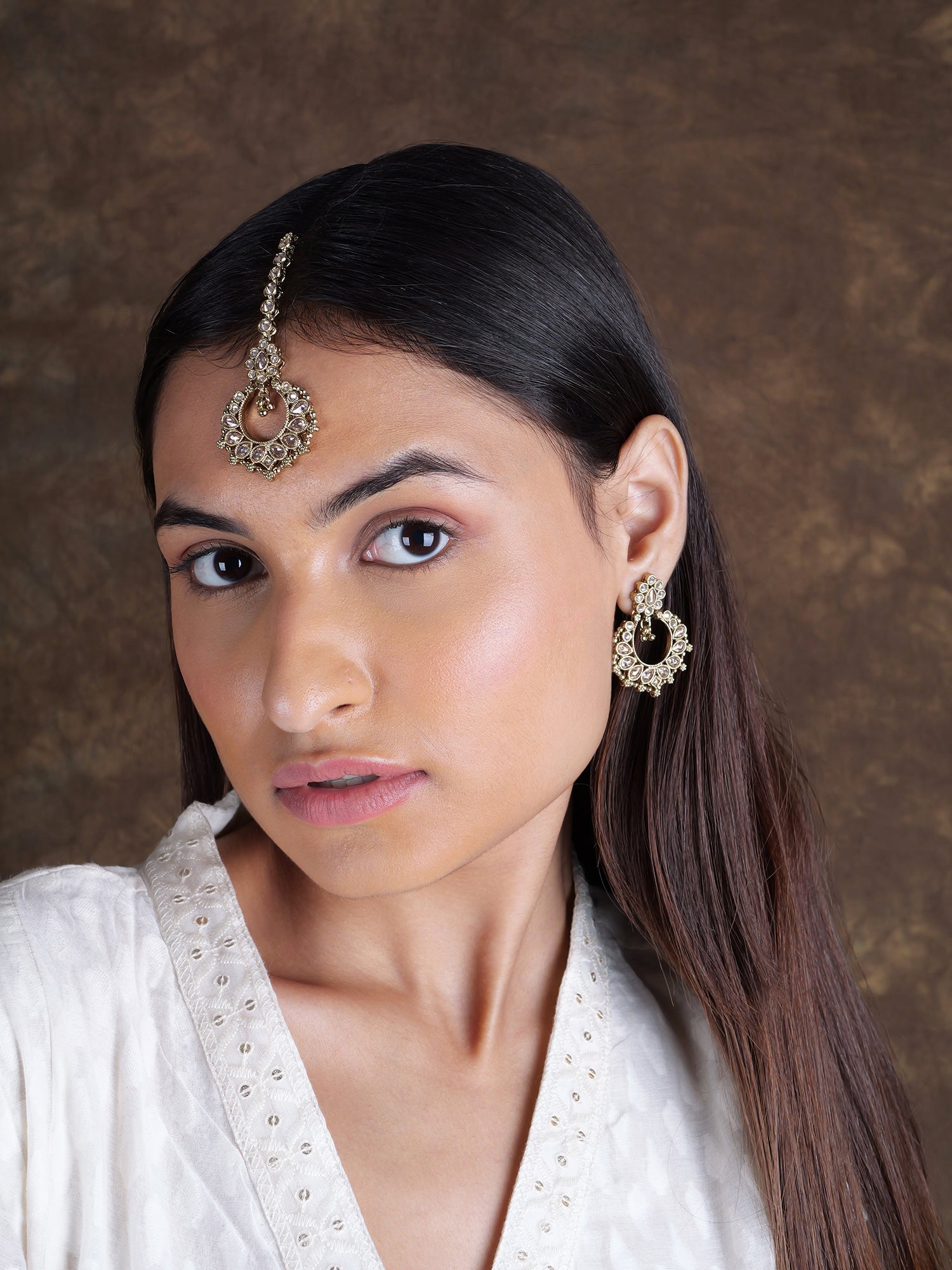 Ethnic Bead-Edge Maang Tikka in Gold Bead