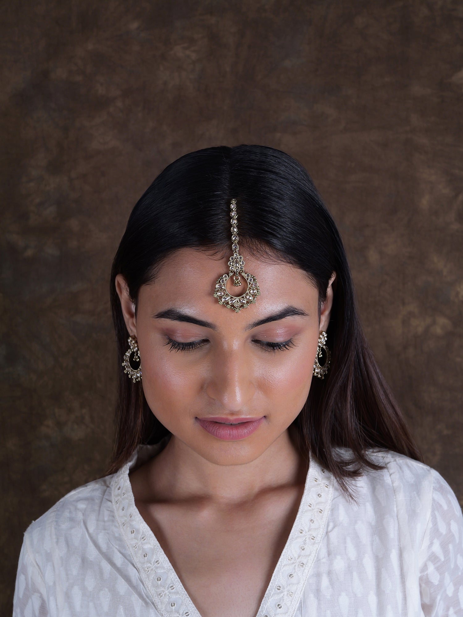 Ethnic Bead-Edge Maang Tikka in Gold Bead