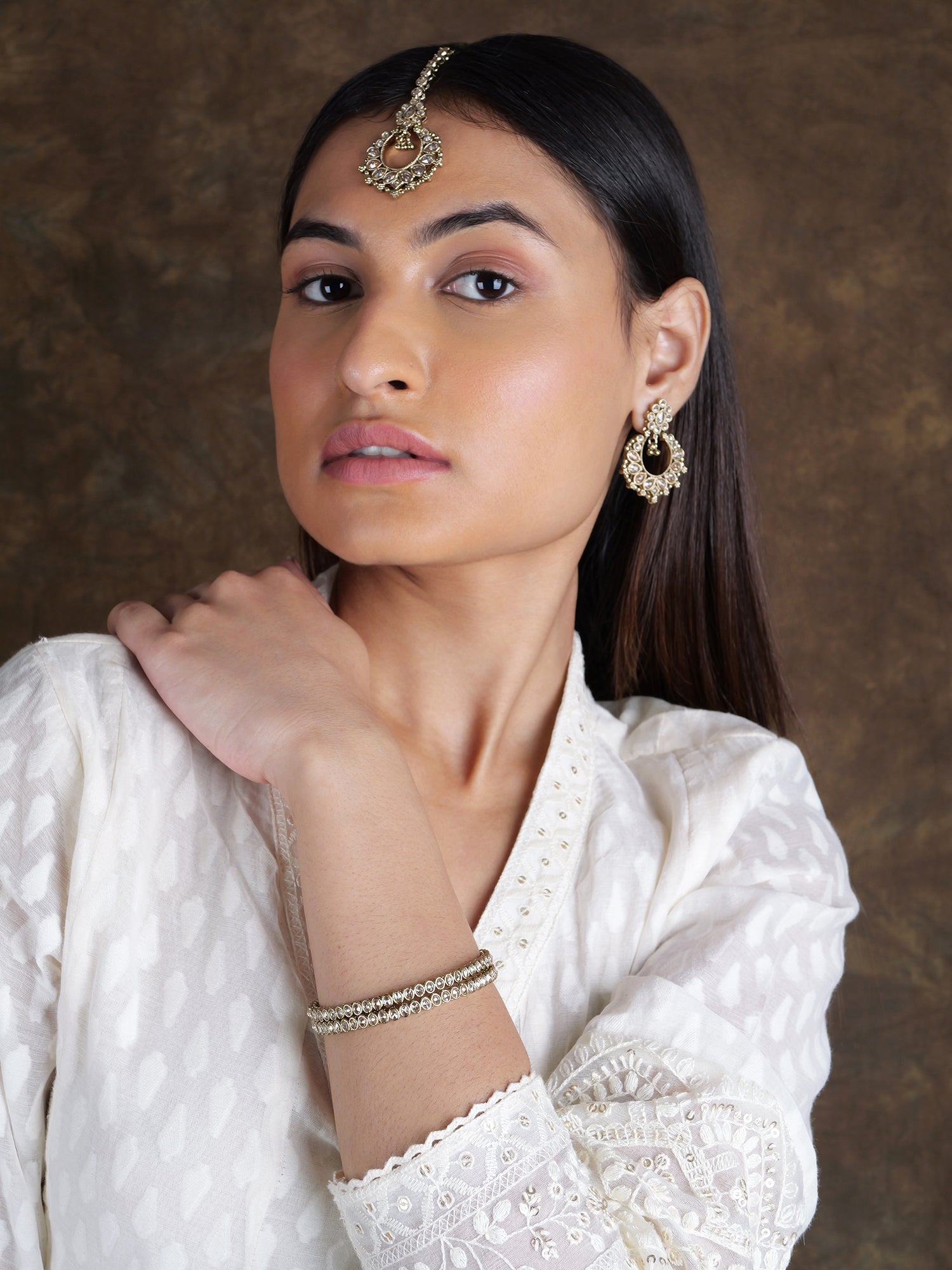 Ethnic Bead-Edge Maang Tikka in Gold Bead