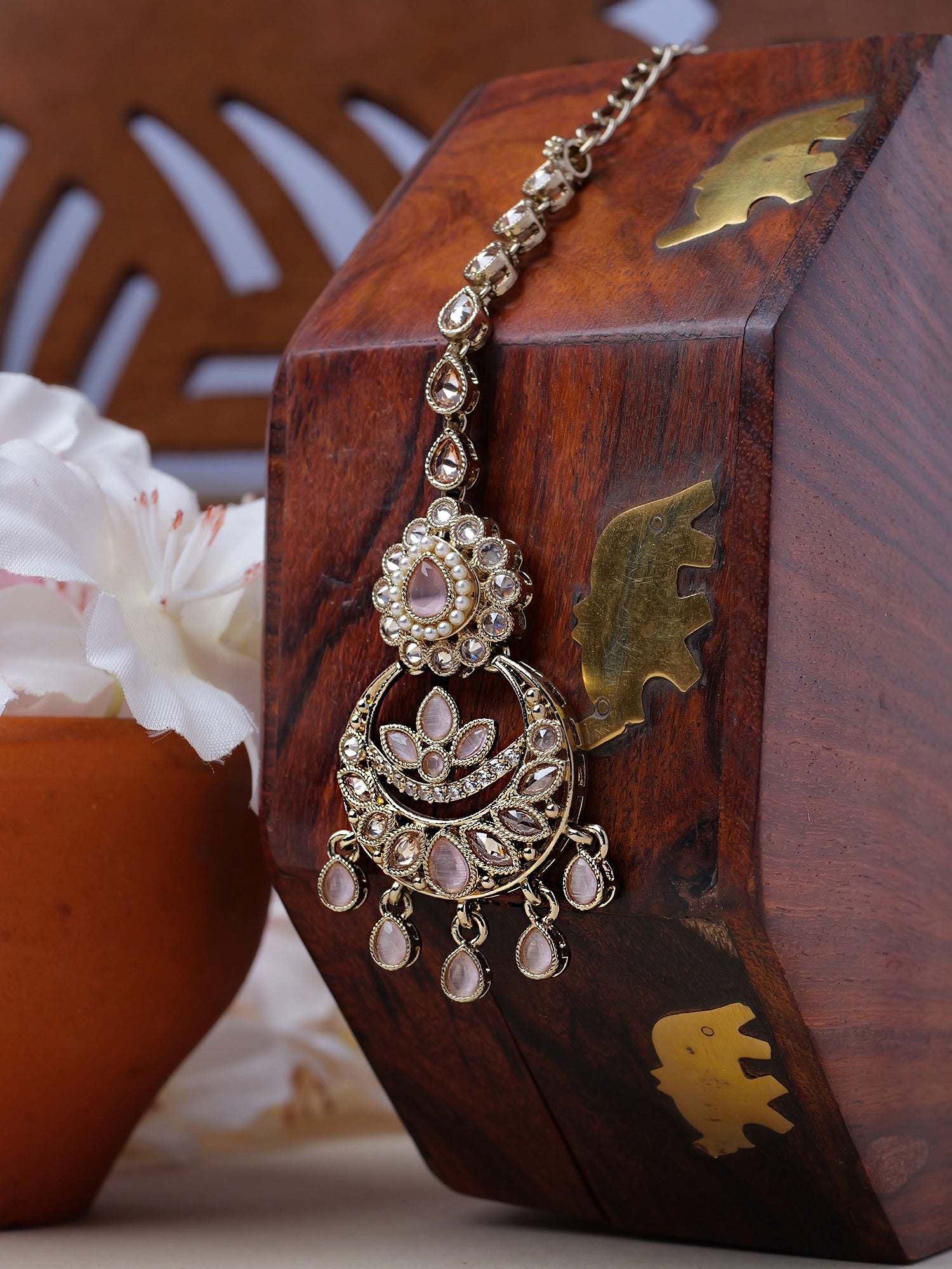 Fariha Pearl Maang Tikka in Light Pink