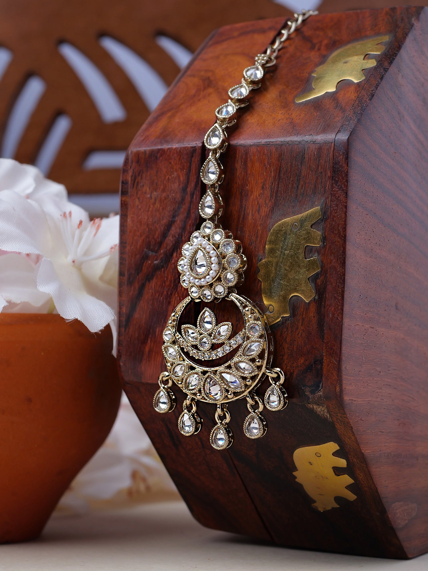 Fariha Pearl Maang Tikka in White