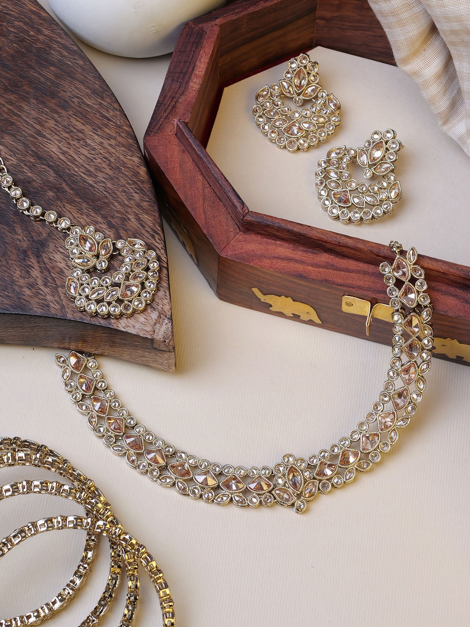 Feroza Simple Necklace Set in Champagne