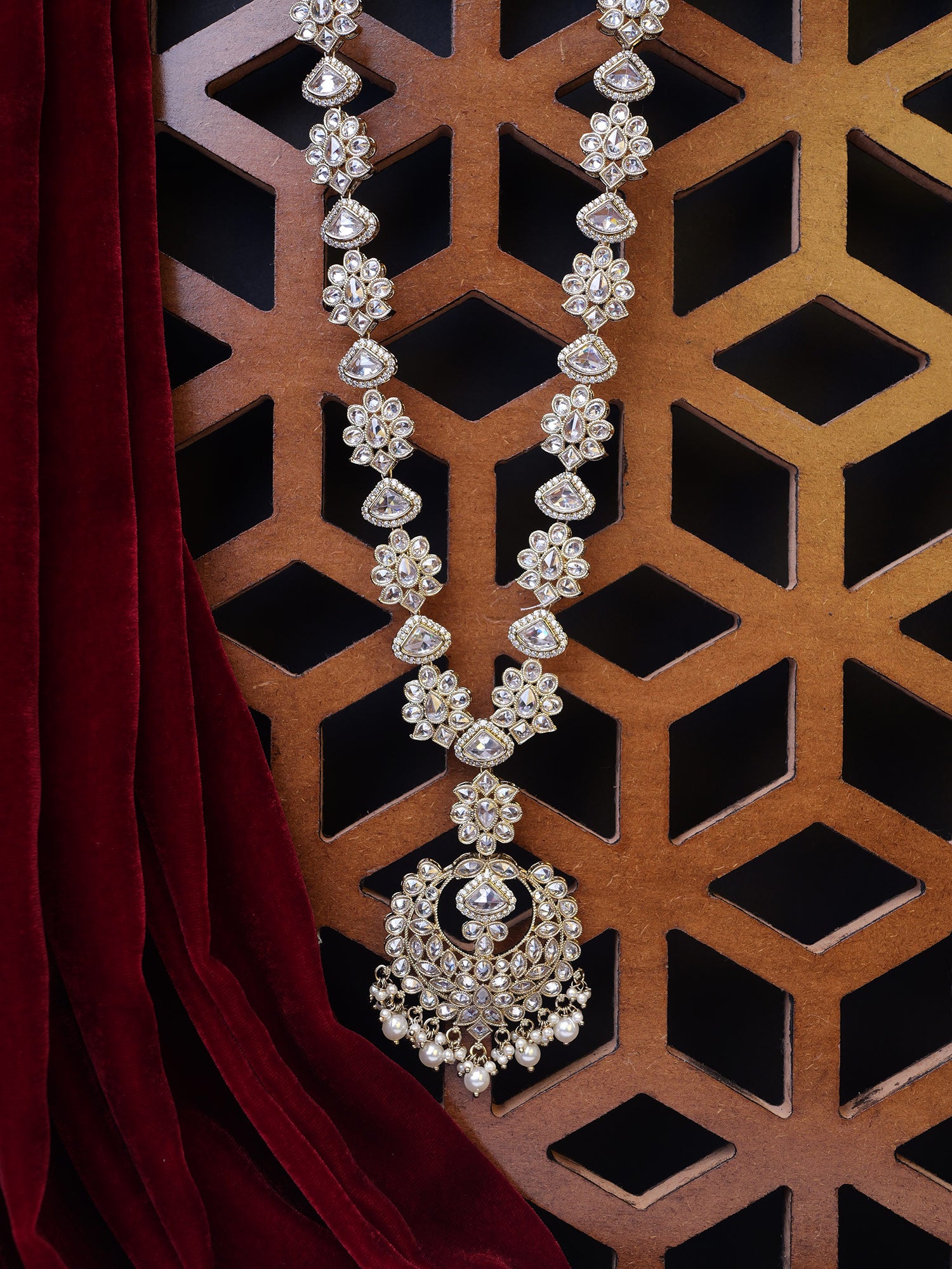 Ferozah Rani Haar in White and Antique Gold