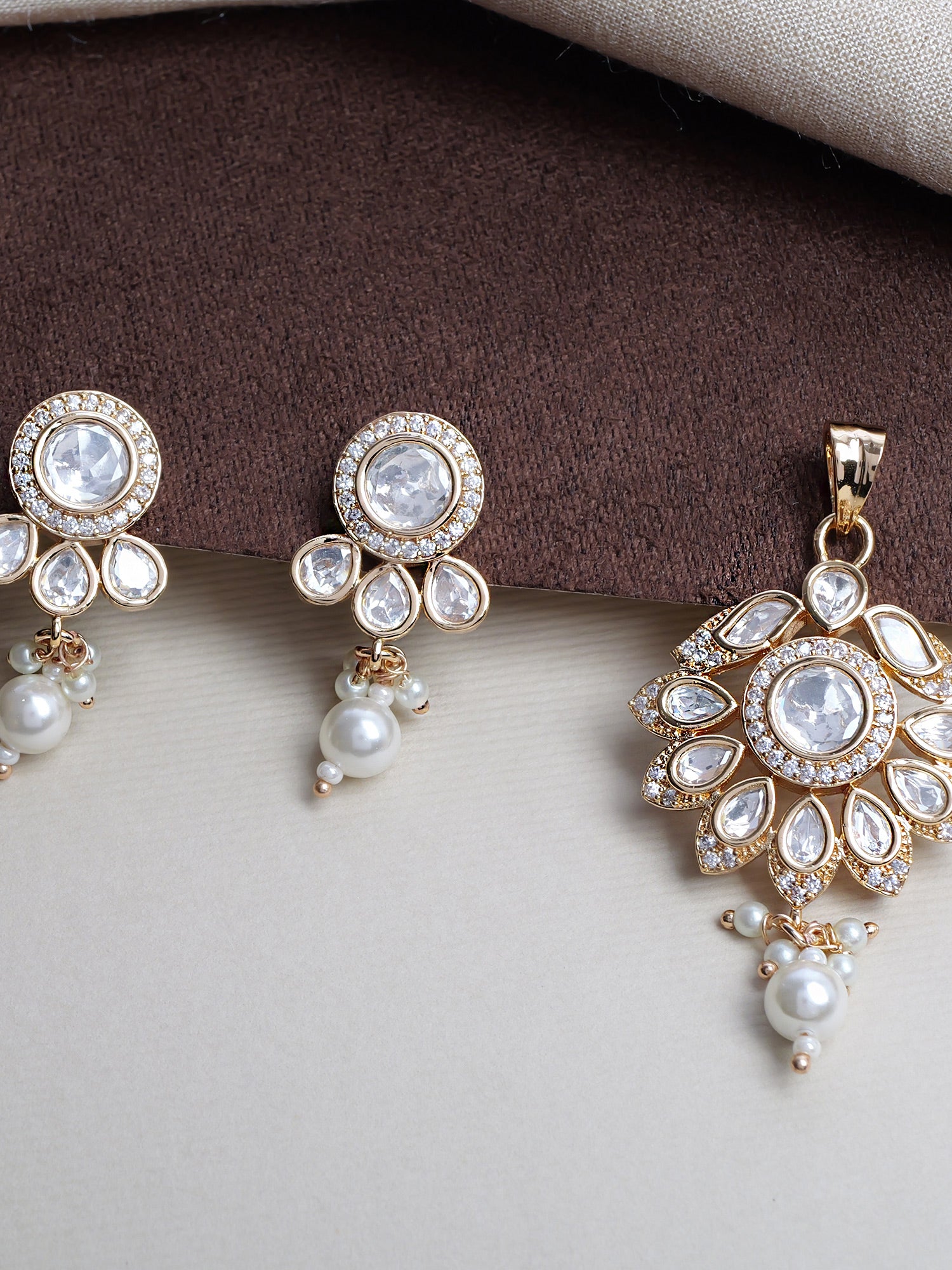 Gauri Kundan Pendant Set in White