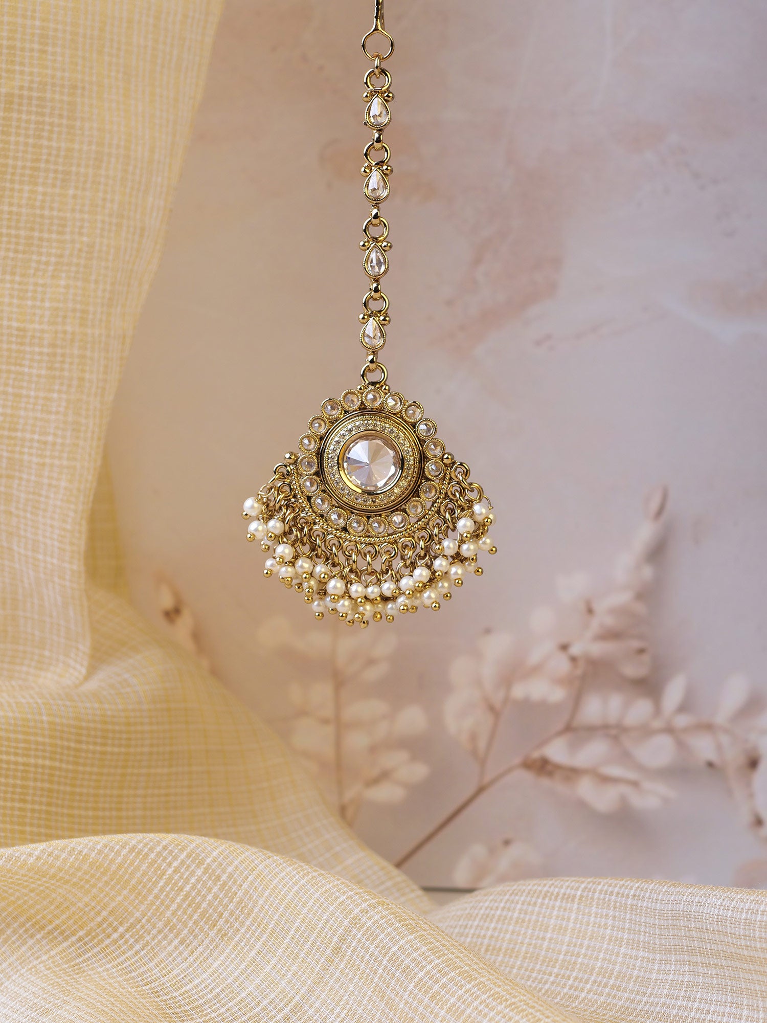 Gulshan Maang Tikka in White and Antique Gold