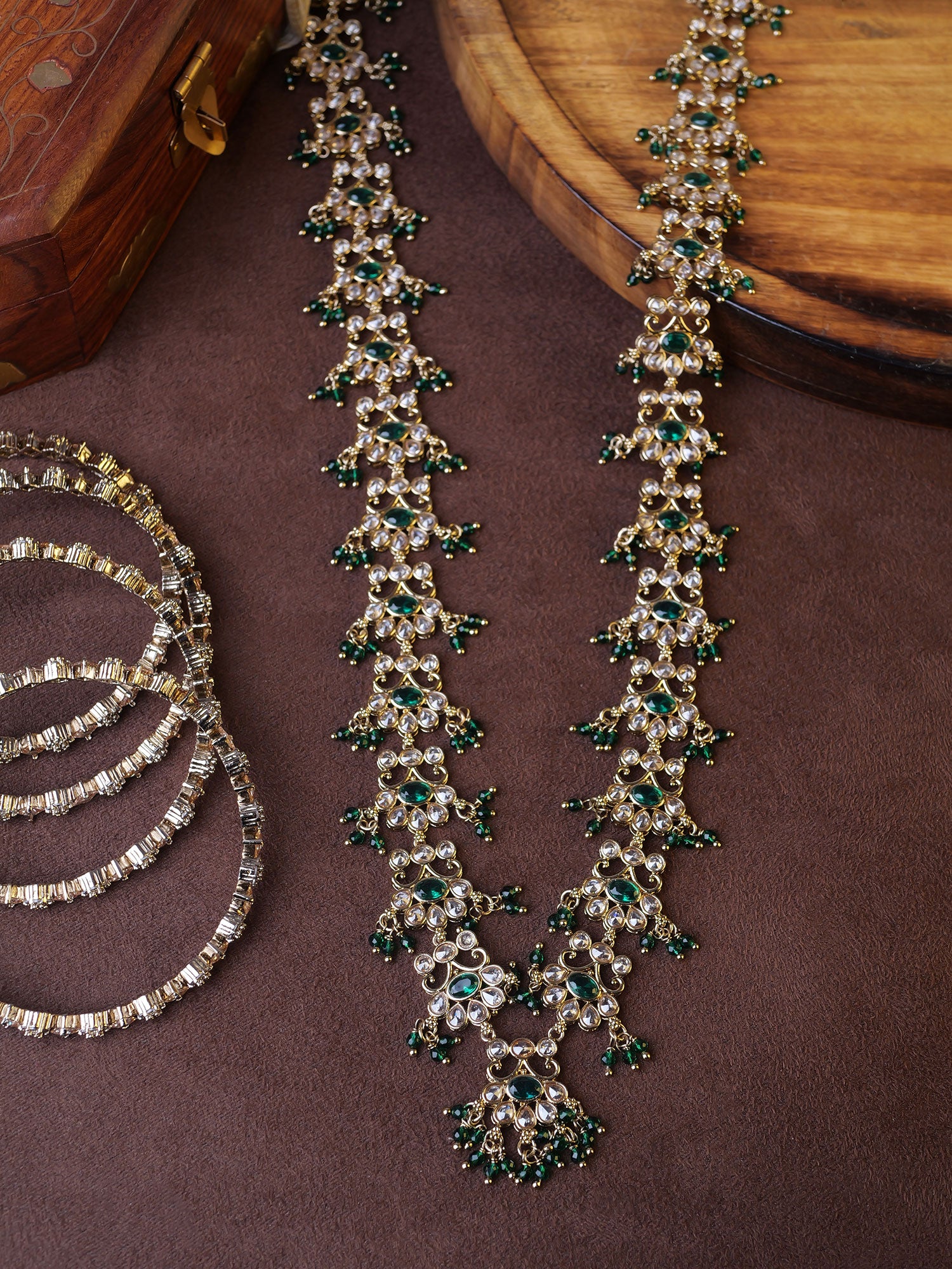 Imara Rani Haar in Green and Antique Gold