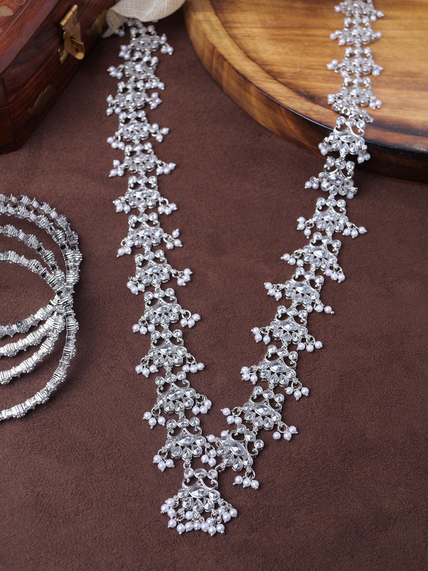Imara Rani Haar in Pearl and Rhodium