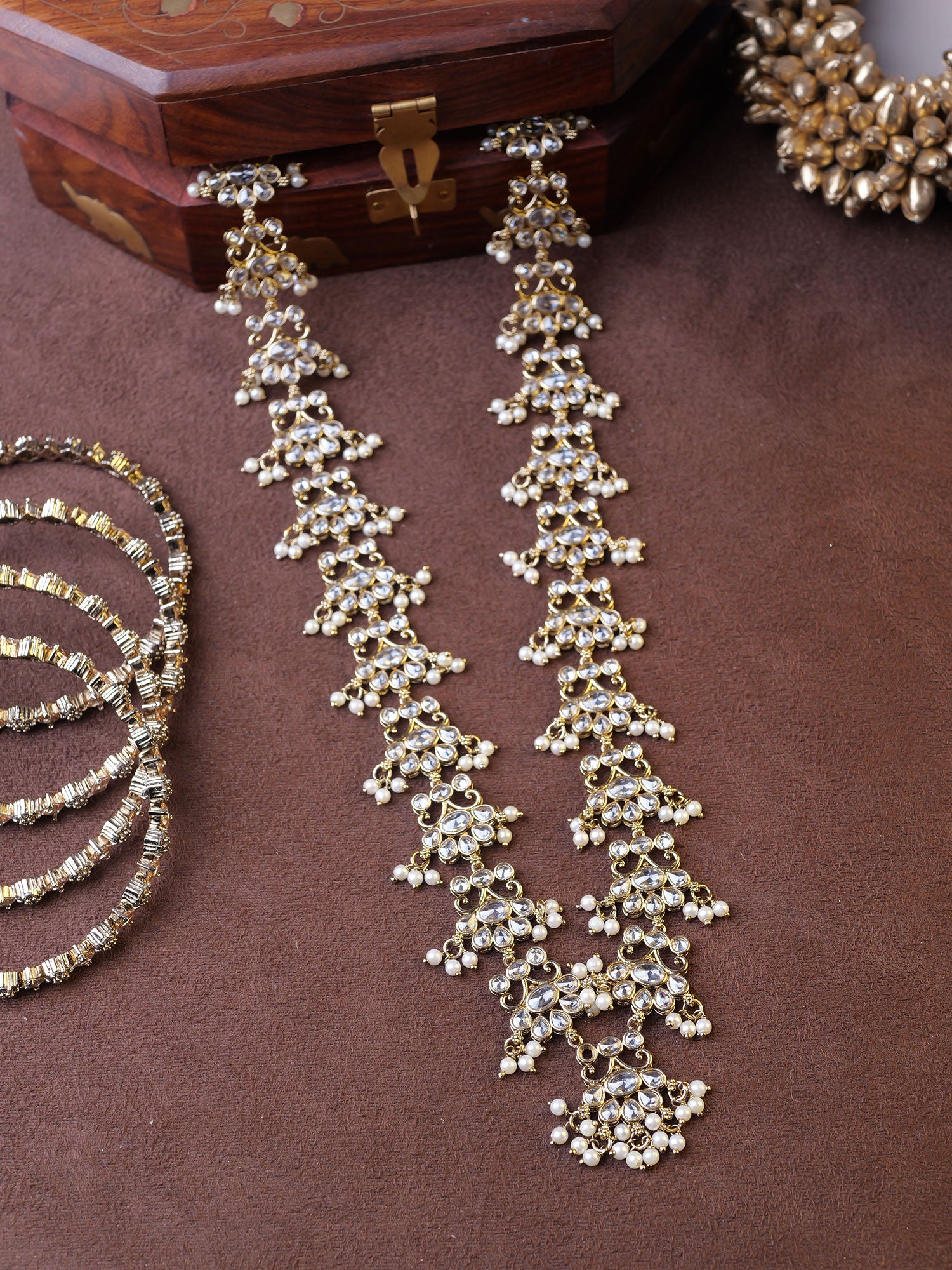 Imara Rani Haar in White and Antique Gold
