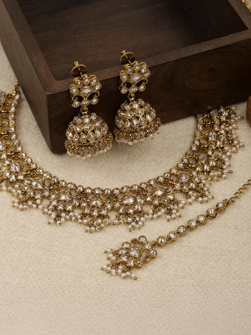 Imara Necklace Set in Pearl and White