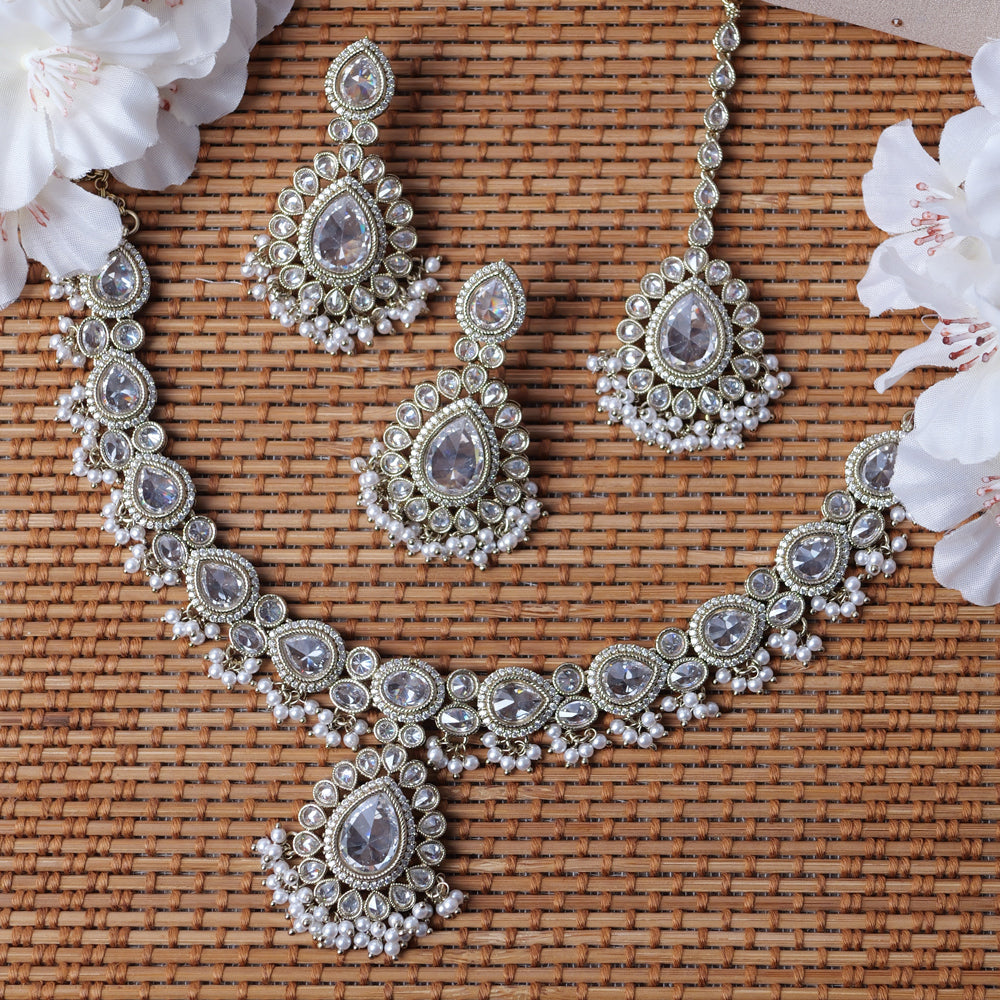 Inaya Necklace Set in White