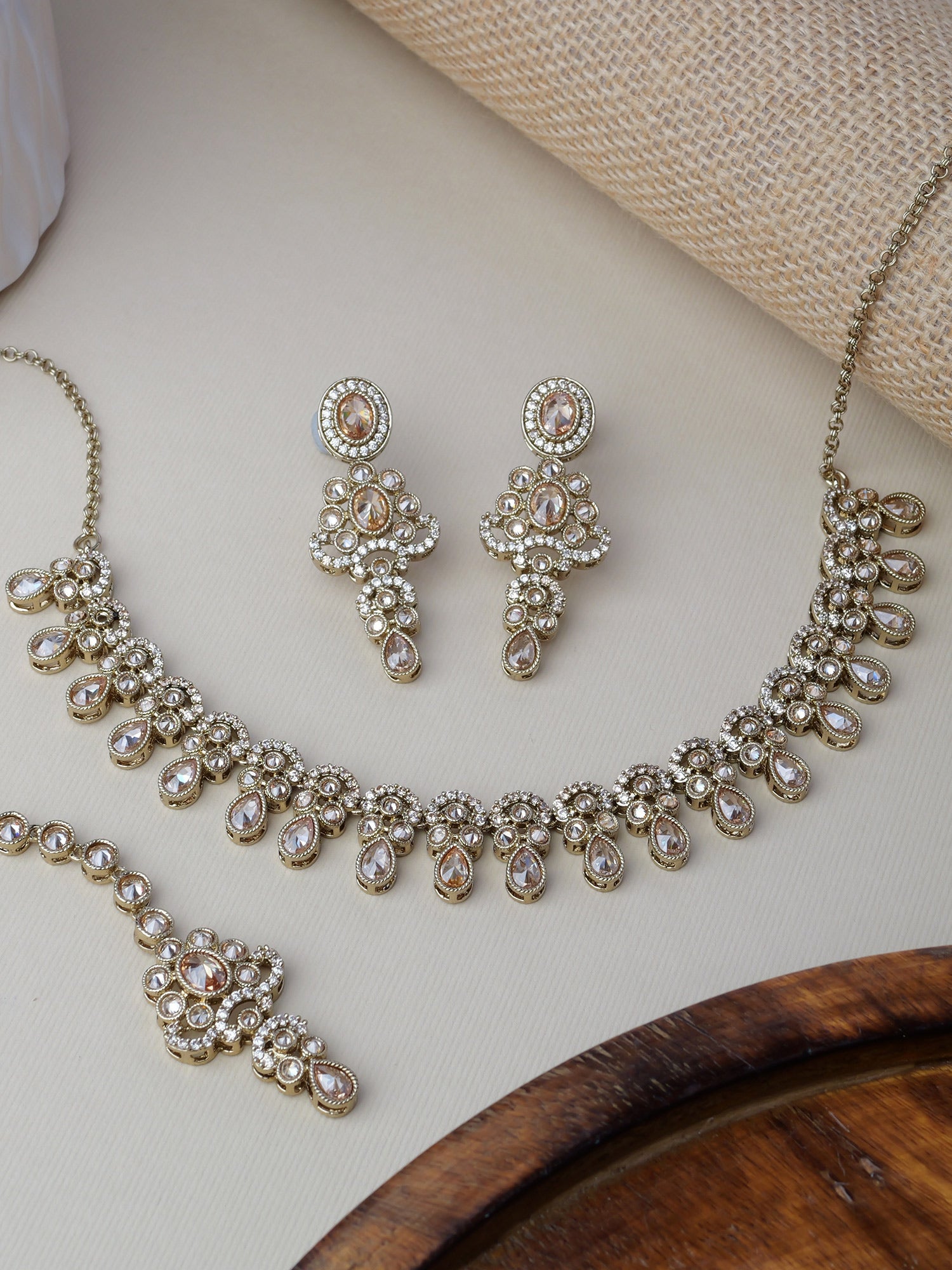 Ishika Simple Necklace Set in Champagne