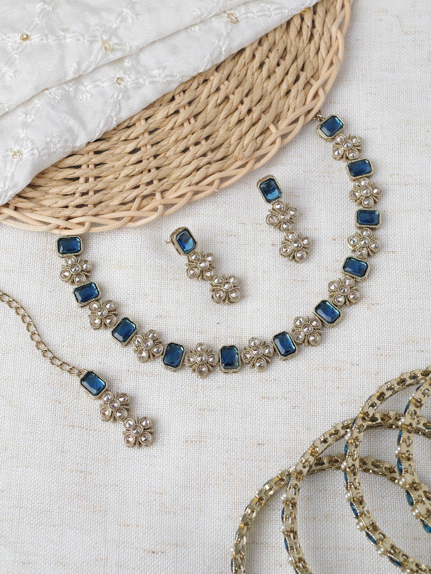 Kaira Necklace Set in Blue