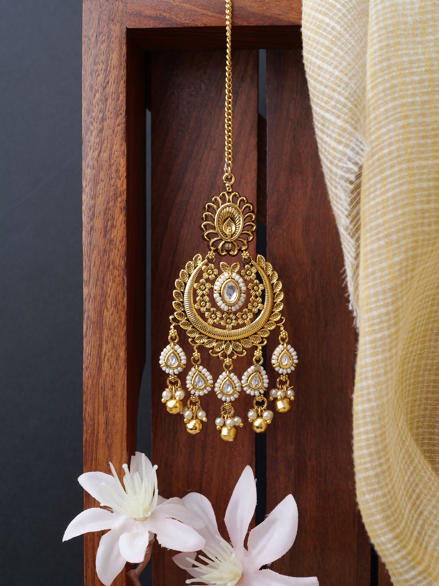 Kalira Kundan Maang Tikka in Pearl