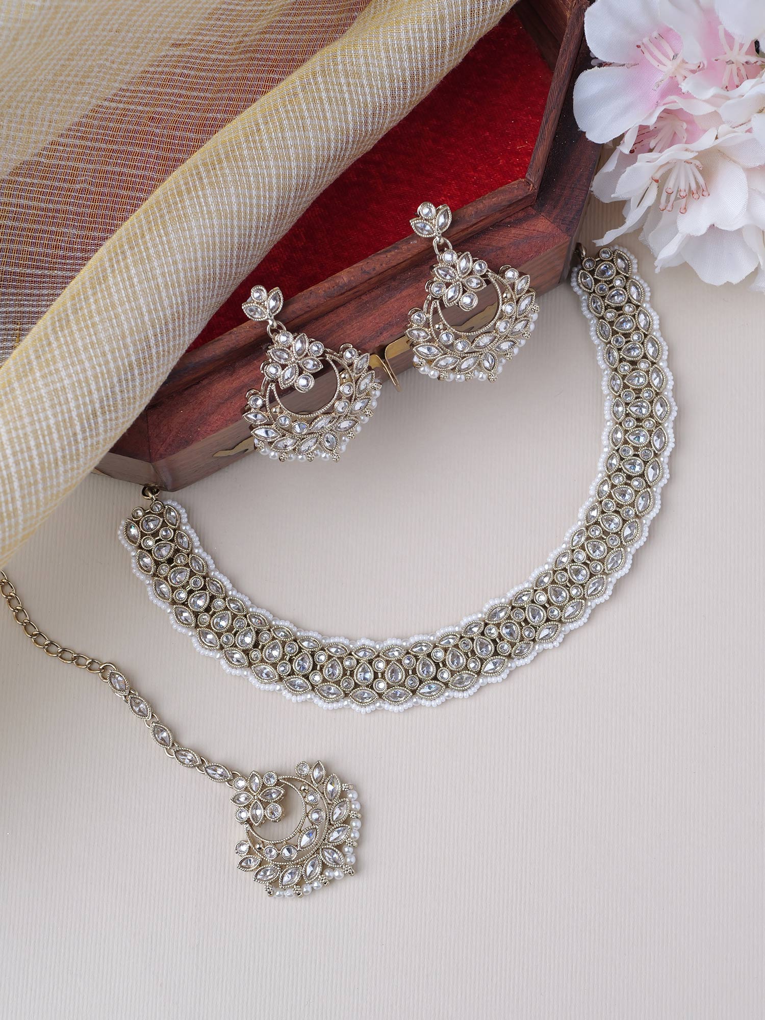 Minal Necklace Set in White
