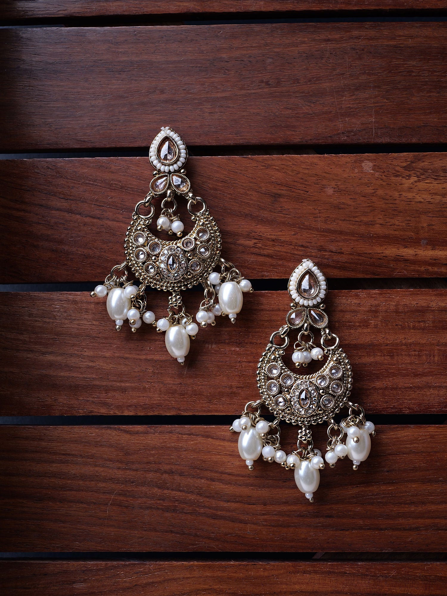 Nayla Pearl Earrings in Champagne