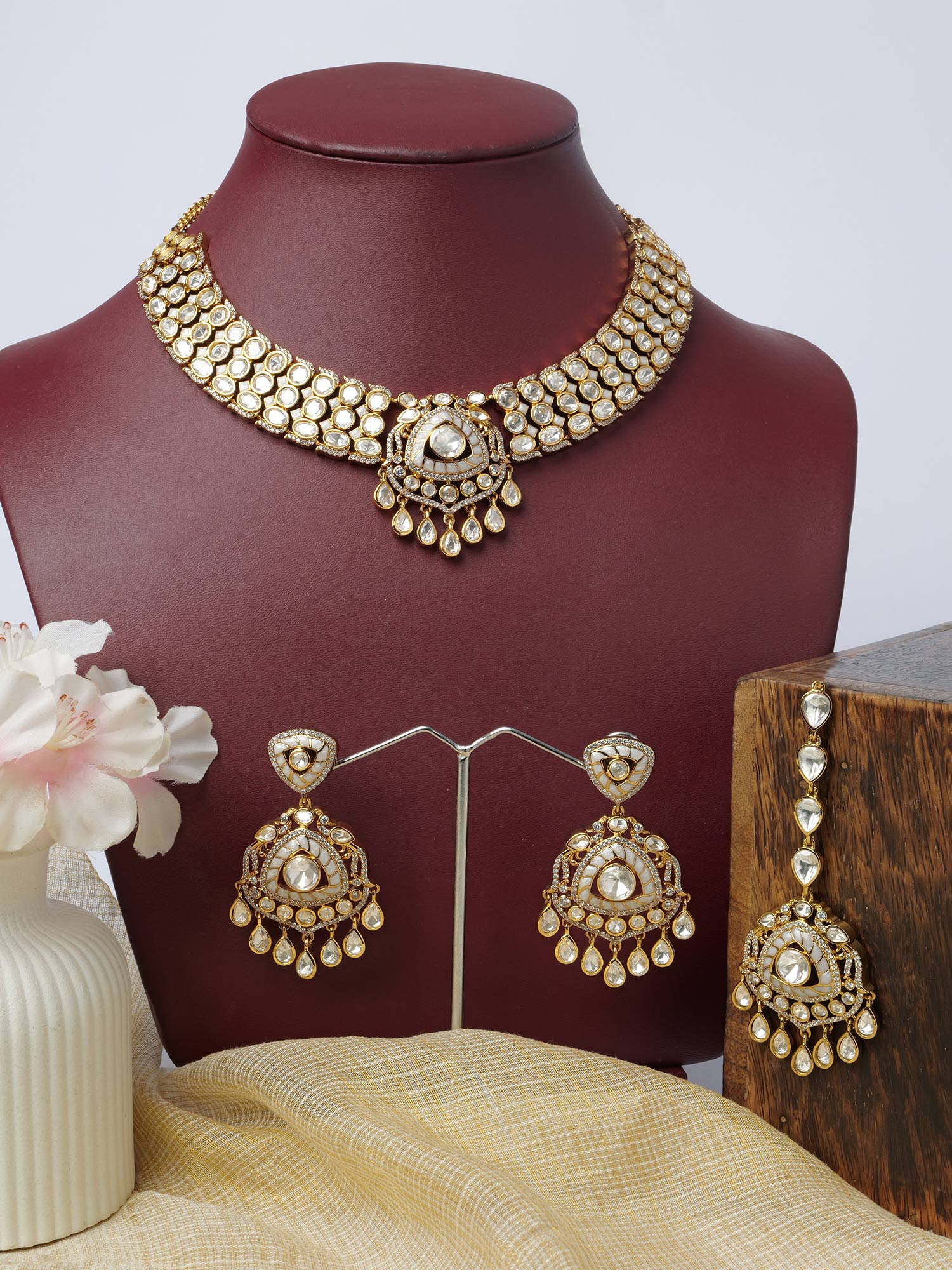 Noorina Kundan Necklace Set in White