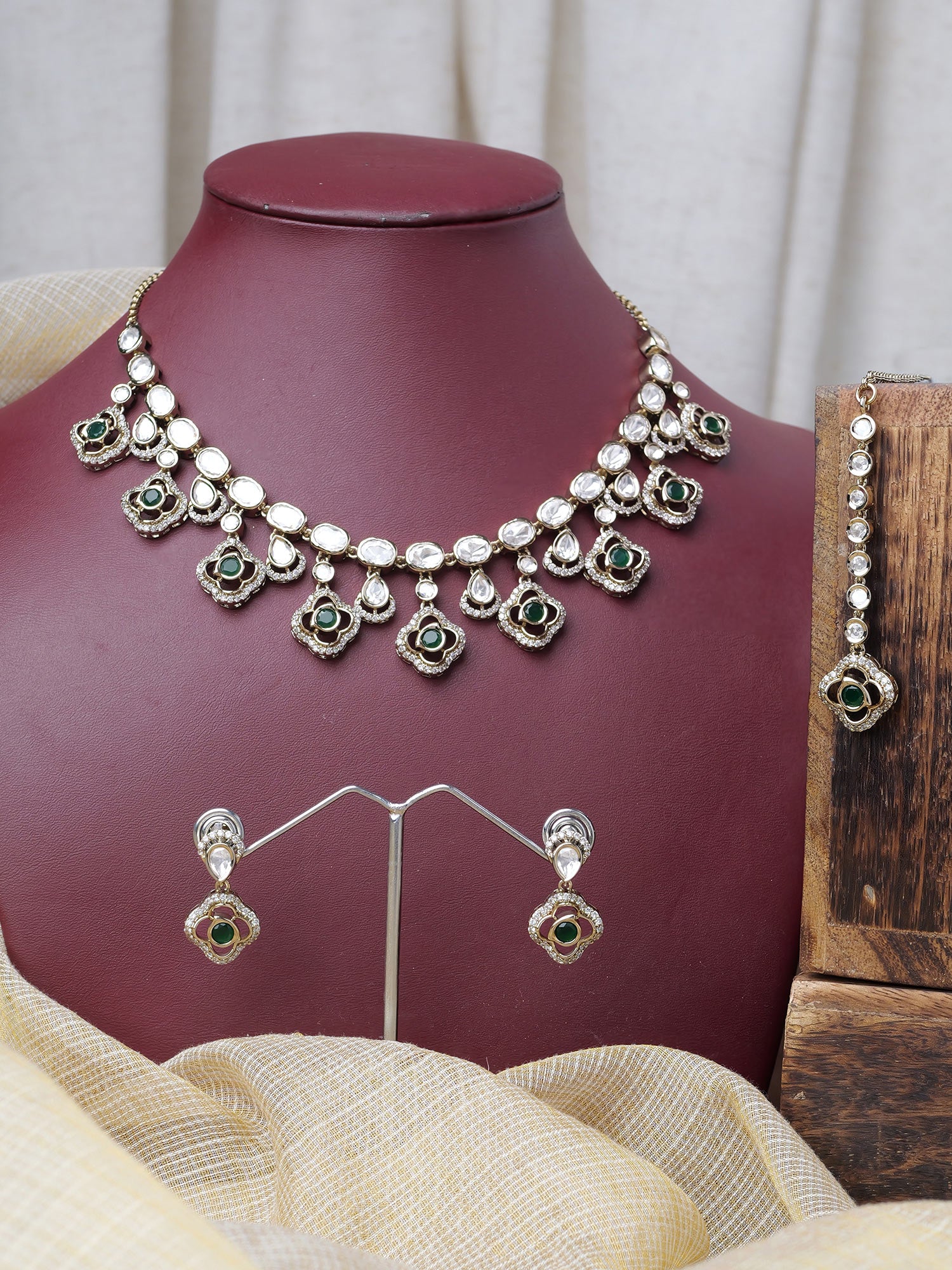Nosheen Kundan Necklace Set in Green